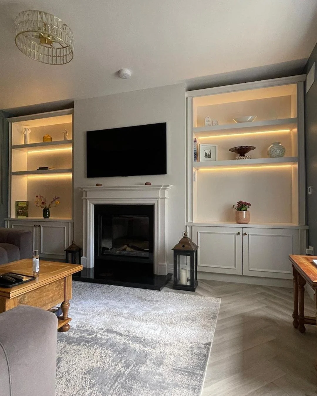 There’s something special about a calm, well-designed corner that instantly makes a home feel more welcoming. This alcove storage in Colourtrend Temperance adds warmth and character to the living space, while the softly lit open shelves create