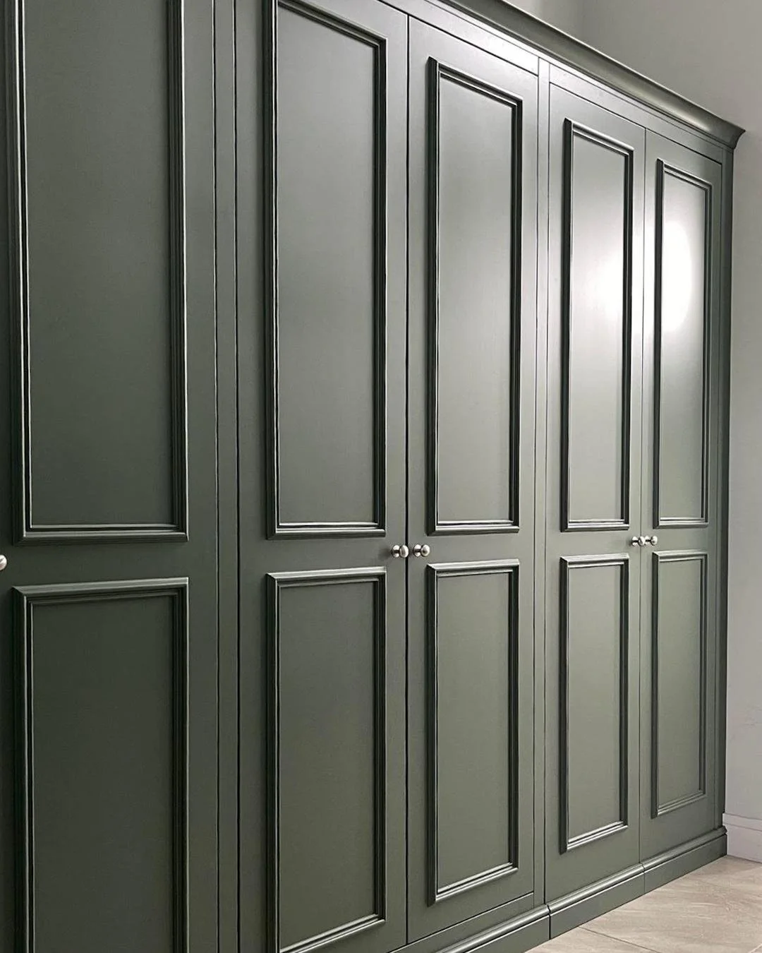 Over time, hallways tend to be cluttered with random things, but this bespoke storage keeps all essentials calm and under control. Shaker-style doors add character, while soft LED lighting inside makes it easy to find what&rsquo;s needed and hide the