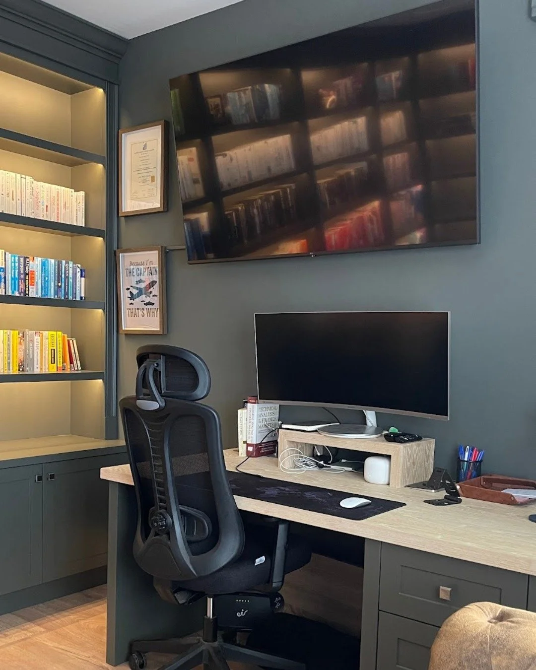 Designed with open shelving, this home office keeps every book within easy reach, with soft lighting giving the shelves a warm, inviting glow. Oak interiors add warmth throughout, while shaker-style doors introduce a subtle, classic touch. It&rsquo;s