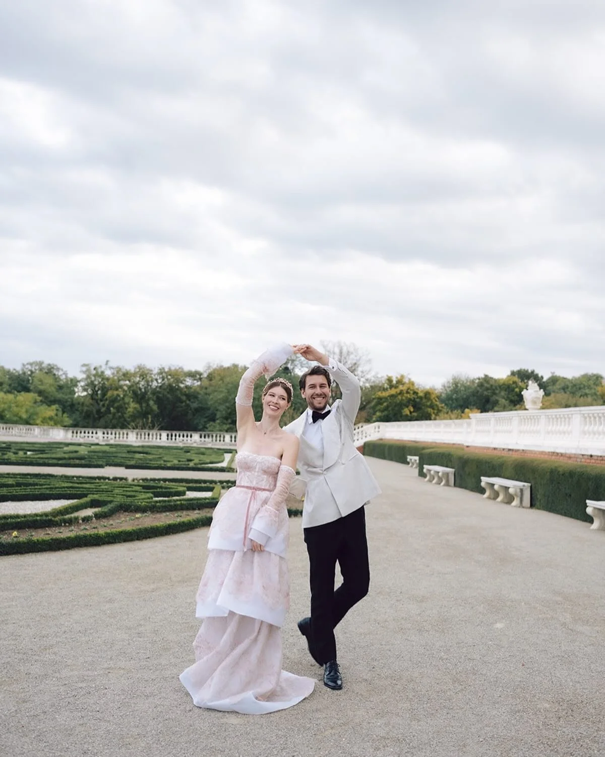 No spotlight. No schedule.
Not the &bdquo;planned&ldquo; first dance. 
In the middle of their wedding day, just like that, the music moved them and turned emotion into pure joy.

Photo:&nbsp;@agneskinczer_photography
Wedding Planning and Design: @ave