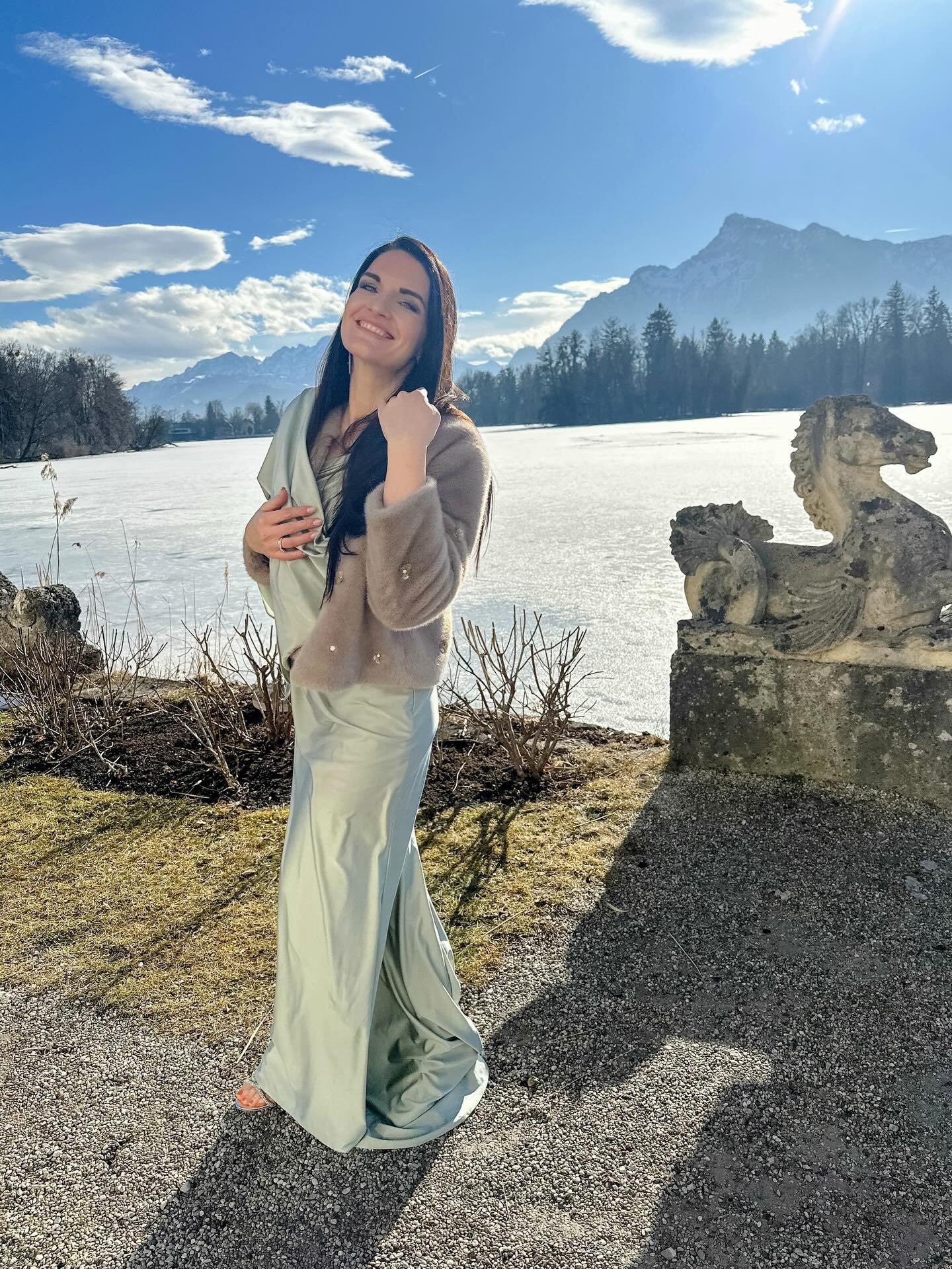 A winter wedding by the lake.
Crisp air.
Sunshine, outside and in my heart.
And music that fills every promise with soul.

When is your wedding date? 
I would love to hear your story. 
📨 Inquire via DM.

Venue: @schlossleopoldskron 

#destinationwed