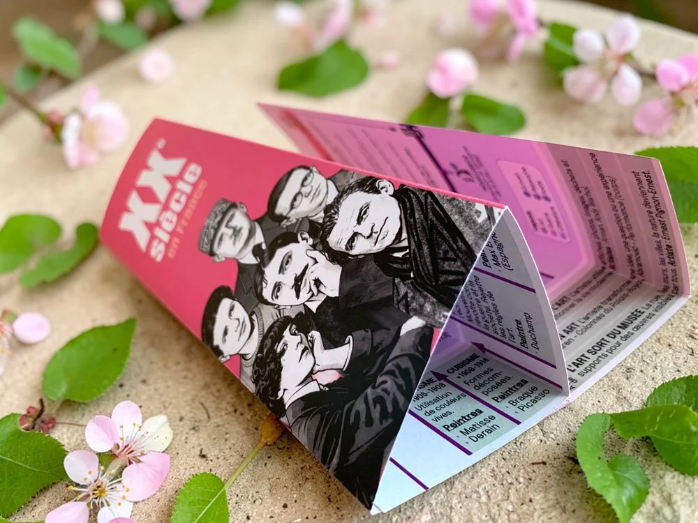 Vue de la frise du 20e siècle (1900-2000) fermée, synthèse des grandes périodes historiques de France et des mouvements culturels. Tout aligné sur une ligne de temps