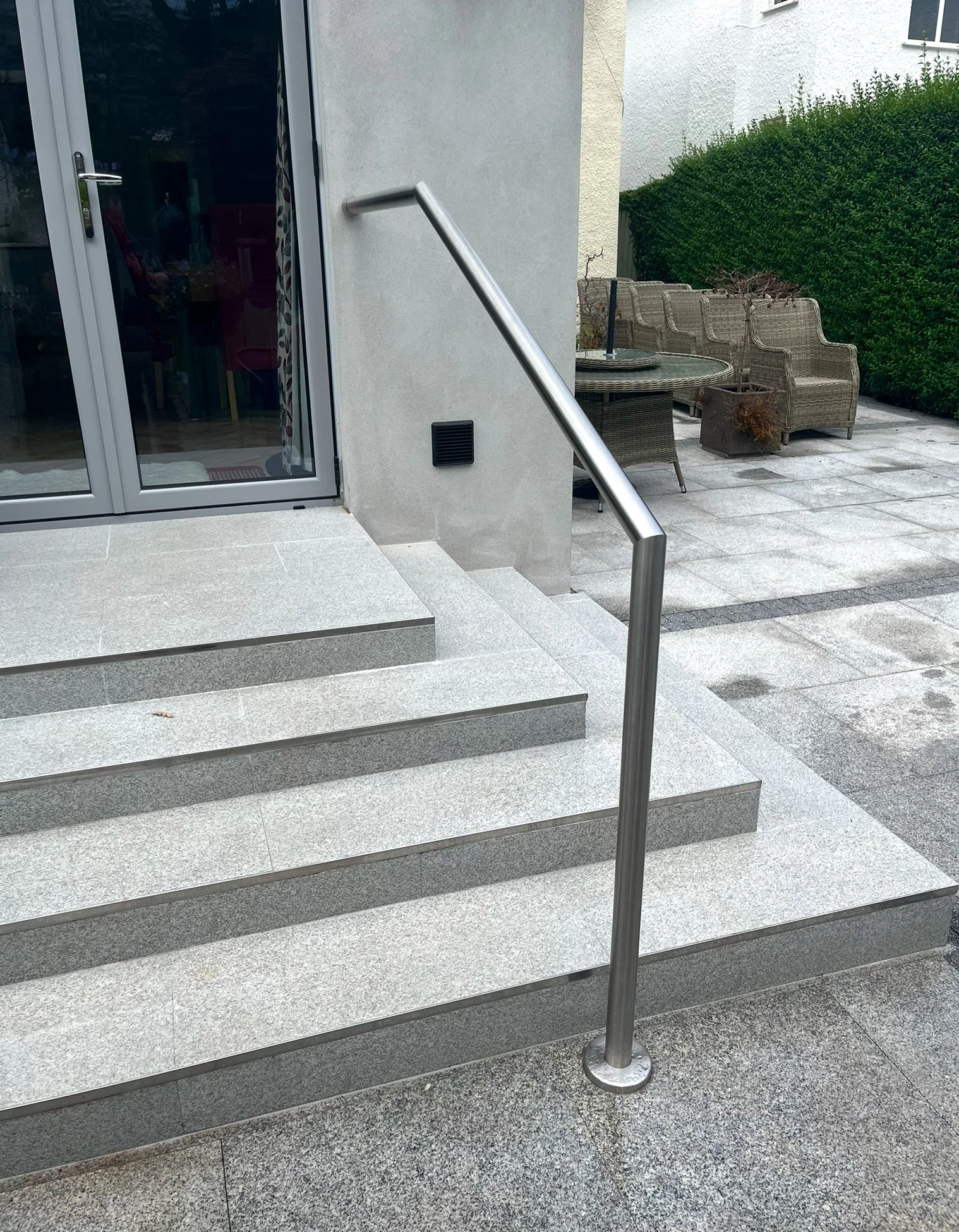 Glass Balustrade Handrails: Options for Comfort and Style