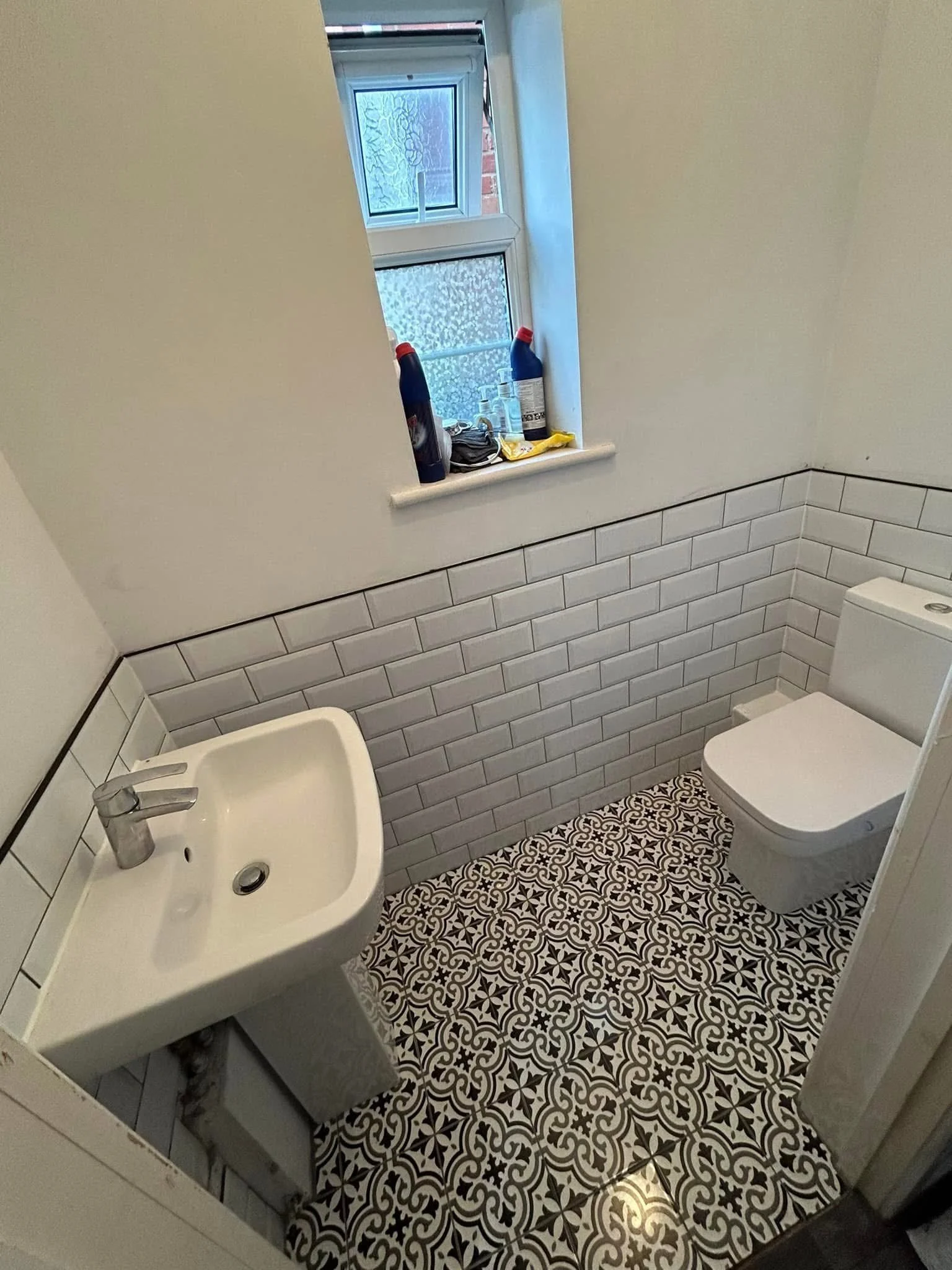 downstairs toilet.jpg