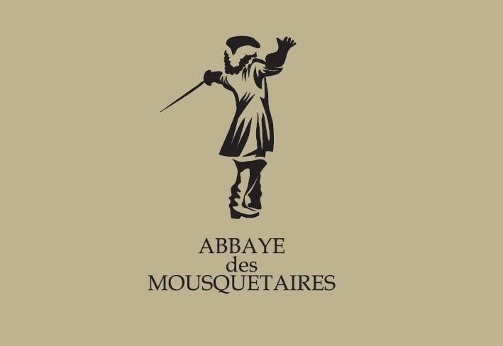 Silhouette of a man in historical attire holding a sword, with the text 'Abbaye des Mousquetaires' underneath.