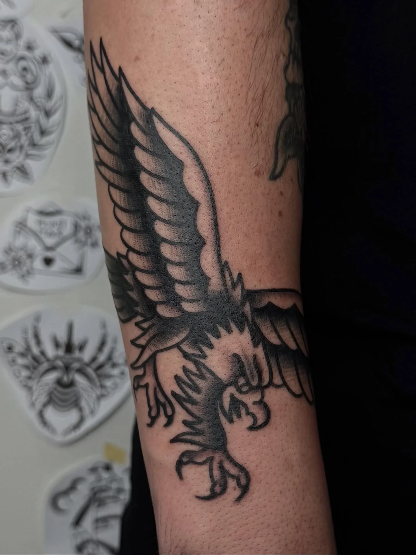 Eagle freshly baked this morning for Braiden. Thanks for taking the drive up to see me mate! 

Design picked from @xhalhunterx line drawing book 🔥

#sunshinecoasttattoo #brisbanetattoo #seqtattoo #traditionaltattoo