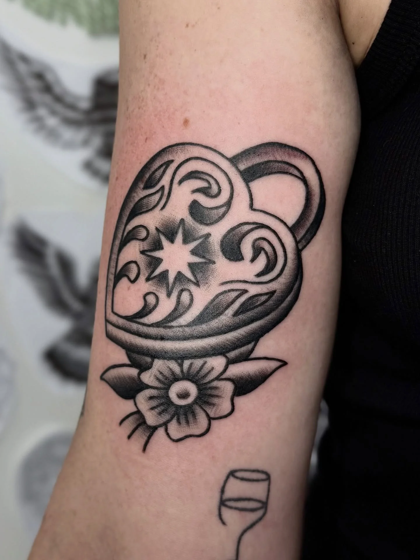 Thanks for visiting over the weekend Caprice to make this heart locket! 

#sunshinecoasttattoo