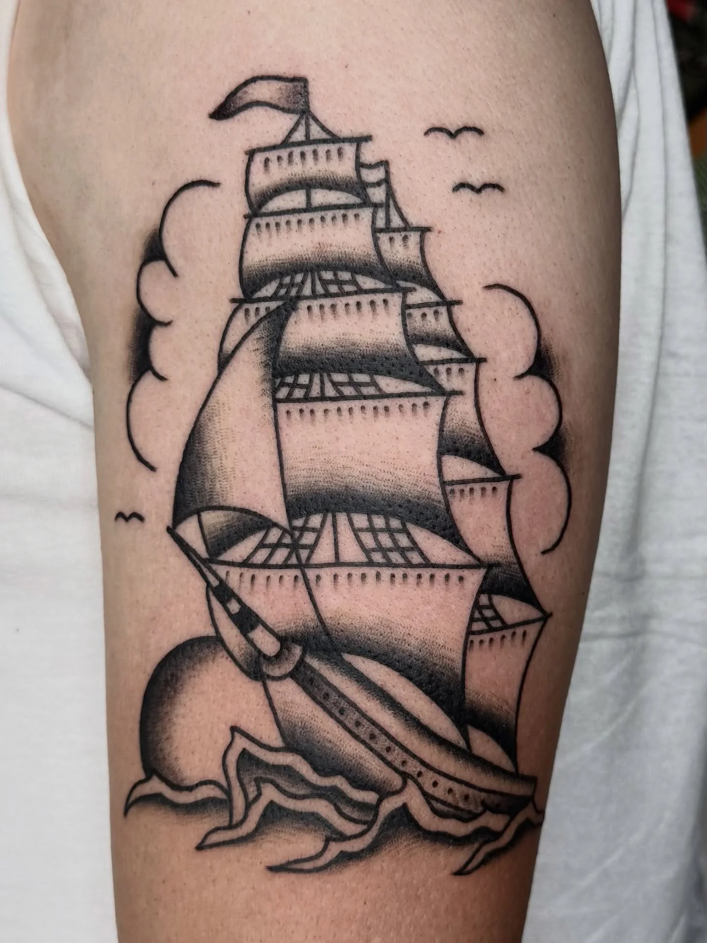 Today I met Ben, a film director who is over from America to make a horror movie. I love how tattooing allows me to meet so many interesting people! 

Thanks for stopping in today mate. 

#sunshinecoasttattoo #traditionaltattoo #shiptattoo #nauticalt