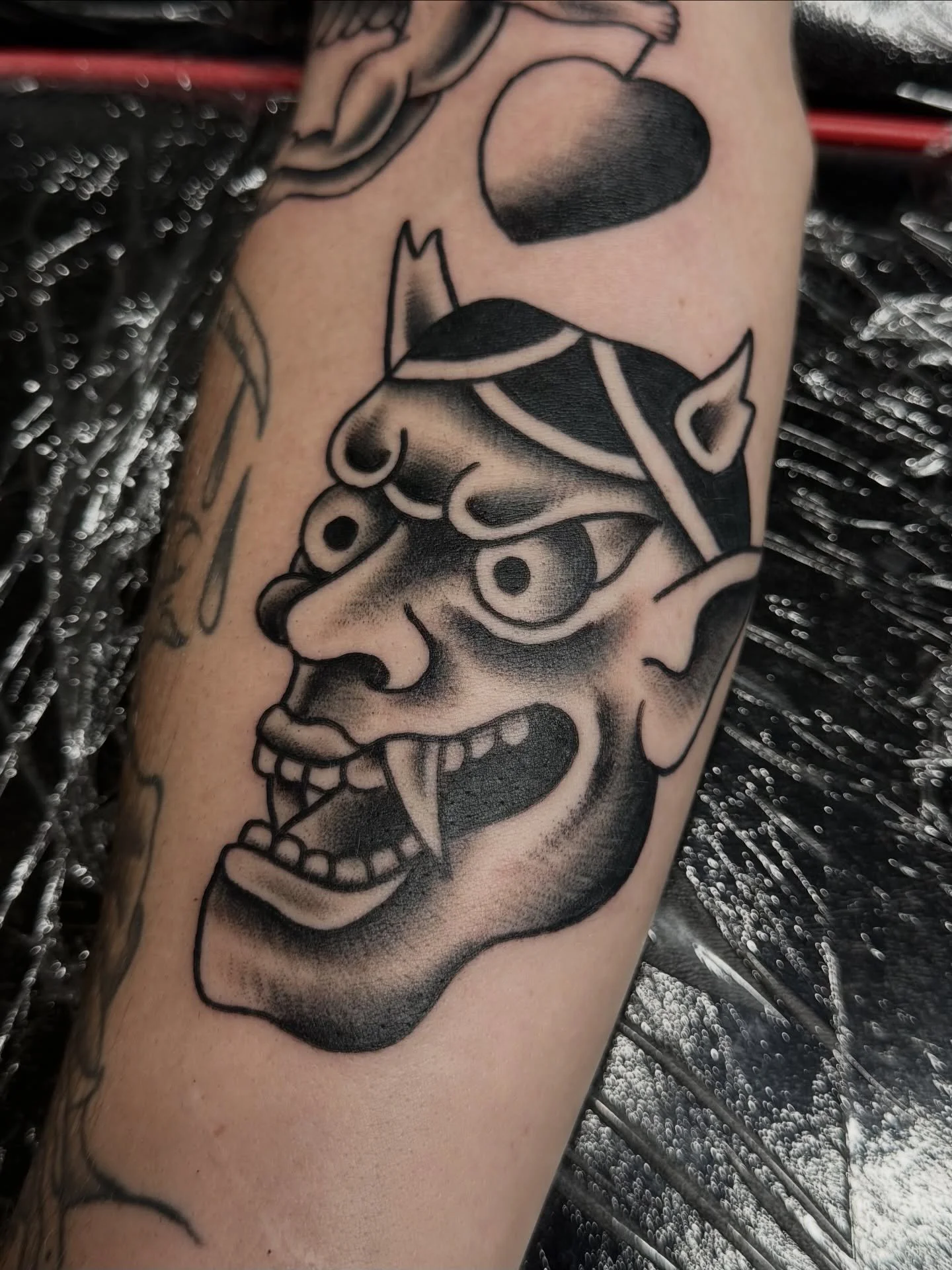 Added a few to Jais collection, thanks for trusting me mate! 

#sumshinecoasttattoo #brisbanetattoo #traditionaltattoo #tradtattoo #blacktattoo