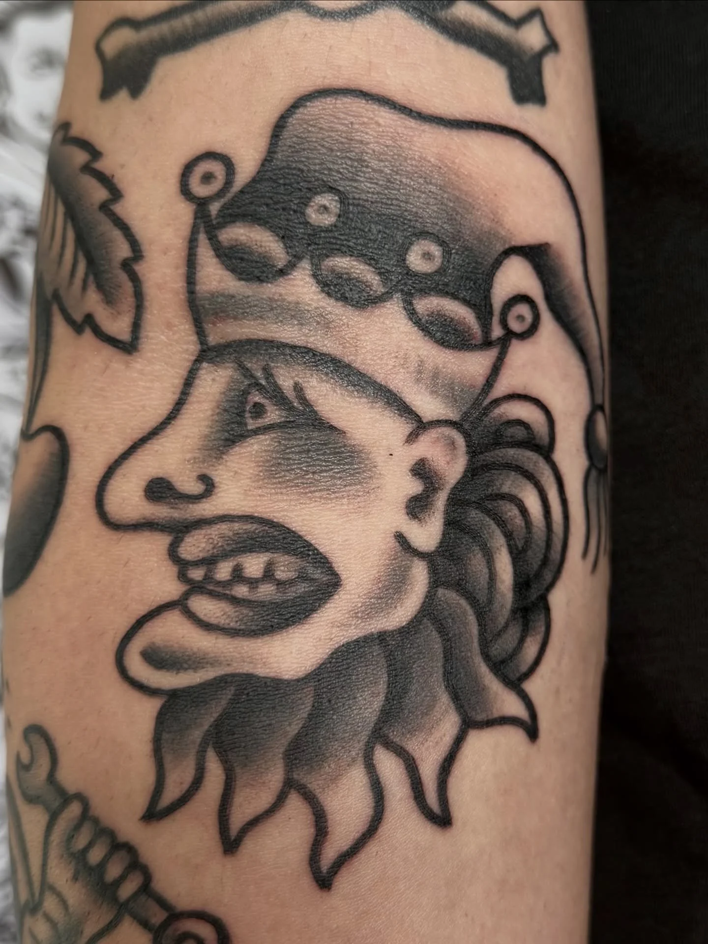 Slowly chipping away at Bella&rsquo;s arm. It has been a super fun project to work on and can&rsquo;t wait for more! 

I&rsquo;m currently taking bookings for February-March 🦾

#arteryink #sunshinecoasttattoo #traditionaltattoo #privatetattooshop