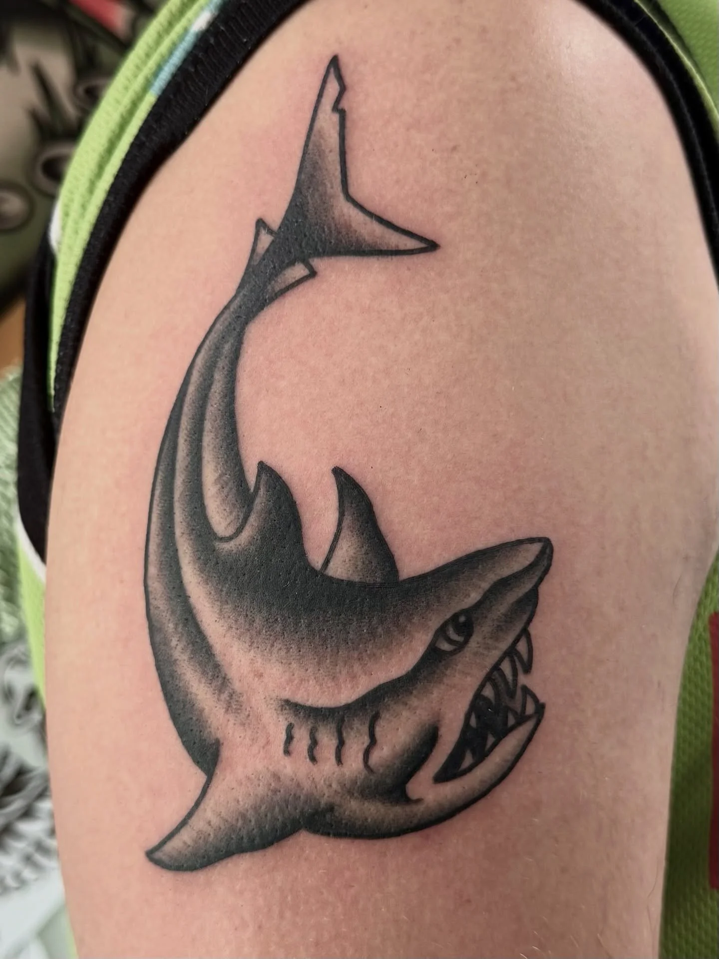 Today I tattooed a shark attack victim 🦈 
This one&rsquo;s from my flash 💥

#sunshinecoasttattoo #traditionaltattoo #sharktattoo #arteryink