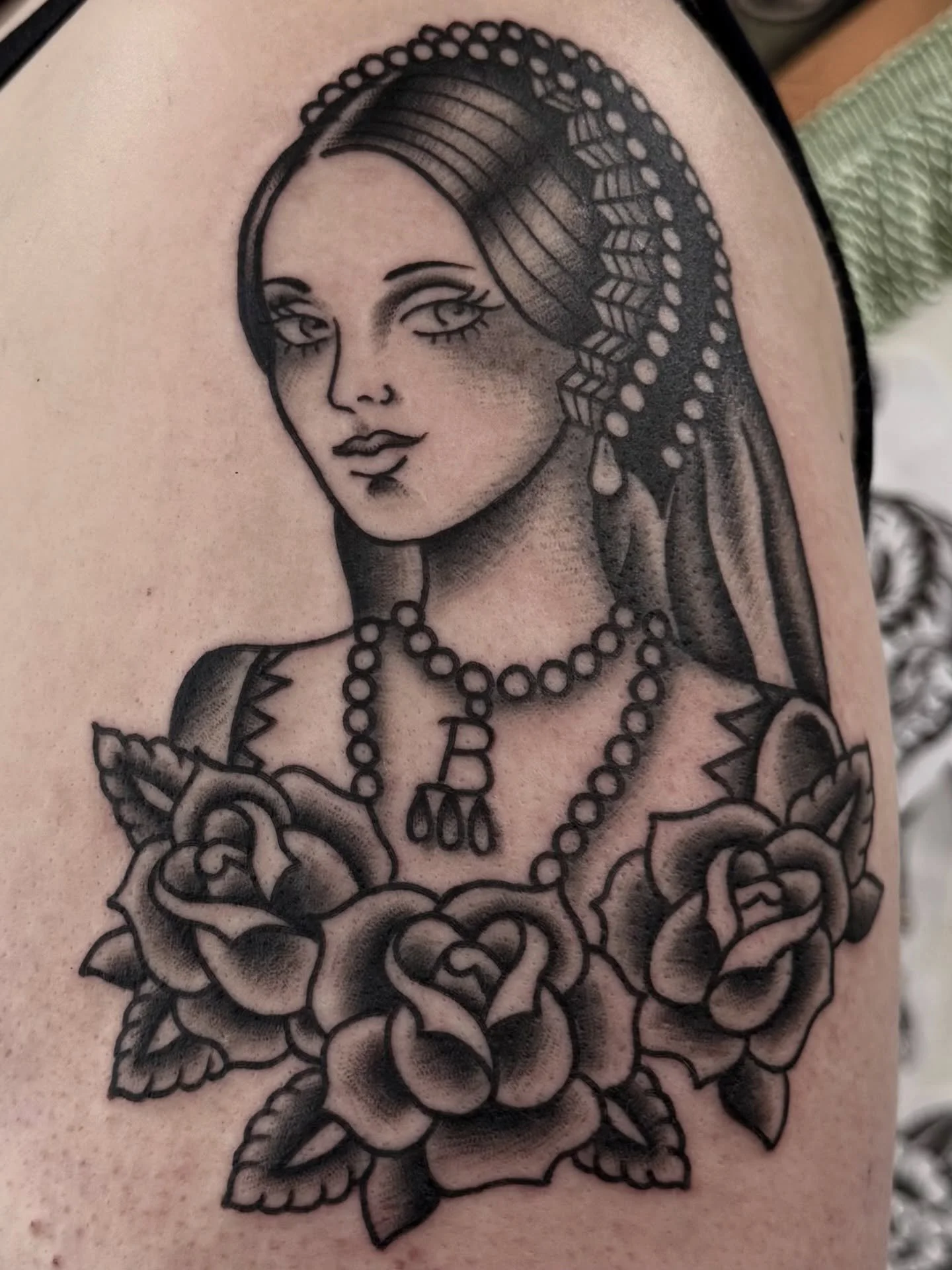 Emily got her first tattoo, a custom design of Anne Boleyn. Fun one to make, thanks for trusting me Emily!

I have a couple of spots left in March and a few for April. If you have an idea in mind shoot me a message ❤️

#sunshinecoasttattoo