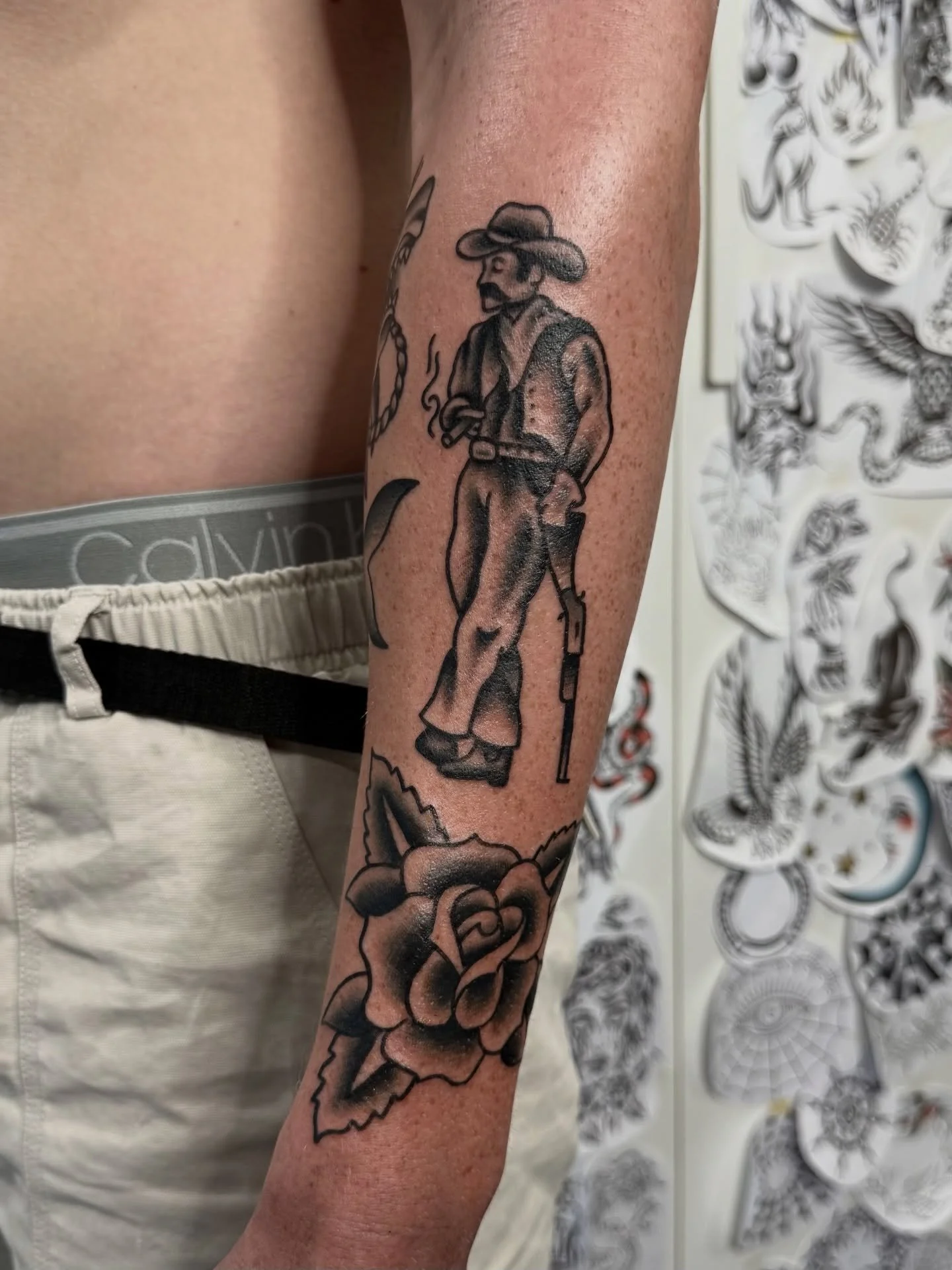 Thinking about doing a full day? Corey locked in and we made these three tattoos on the arm and also did symmetrical cherry blossoms on the chest. Solid effort! 
DM TO BOOK IN AND LETS MAKE IT HAPPEN 🕺

#tattoo #traditionaltattoo #sunshinecoasttatto