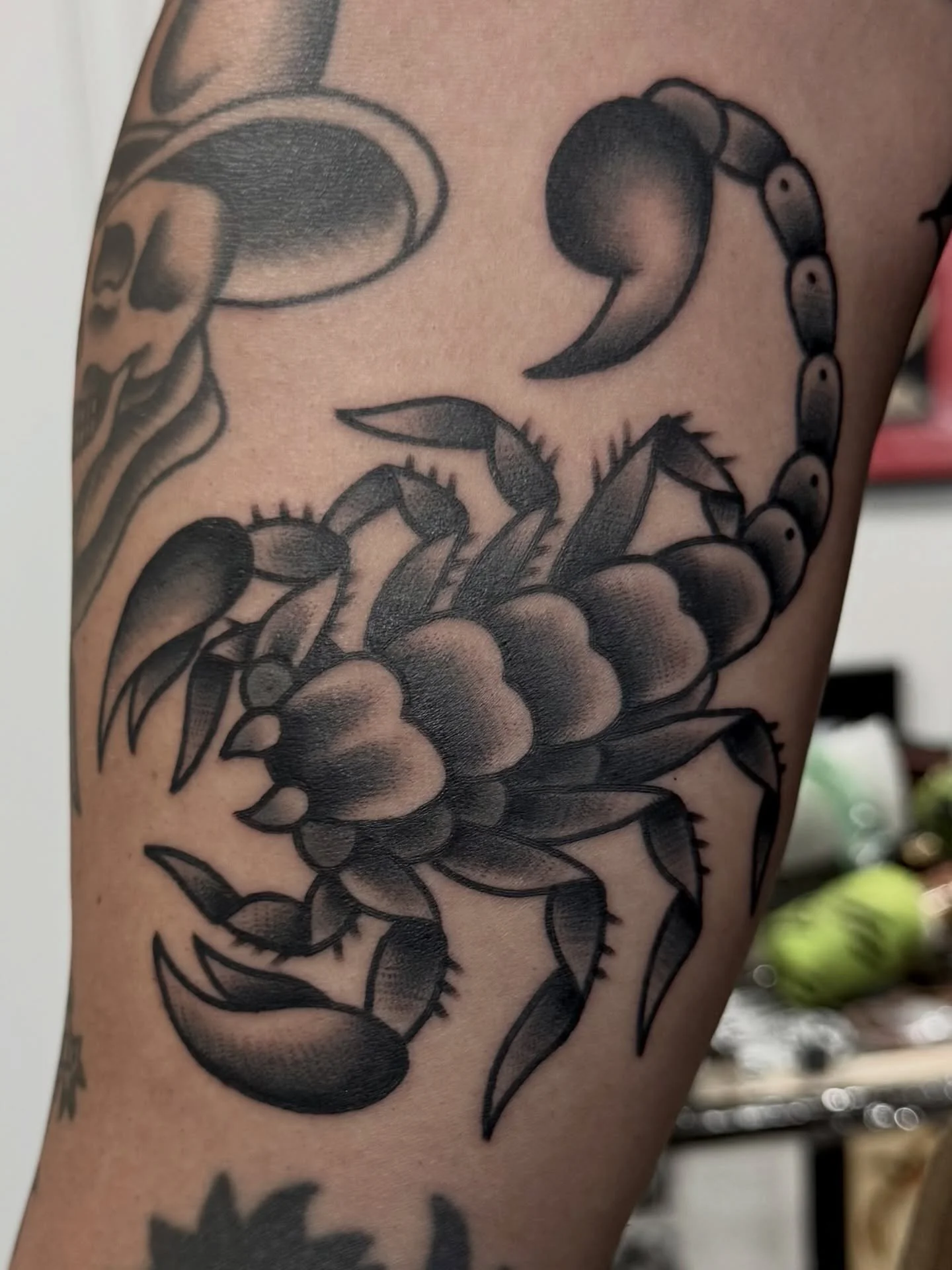 Started a full day booking  today with a scorpion for the Birthday boy, good to see you again Mark! 

#sunshinecoasttattoo #traditionaltattoo #scorpiontattoo