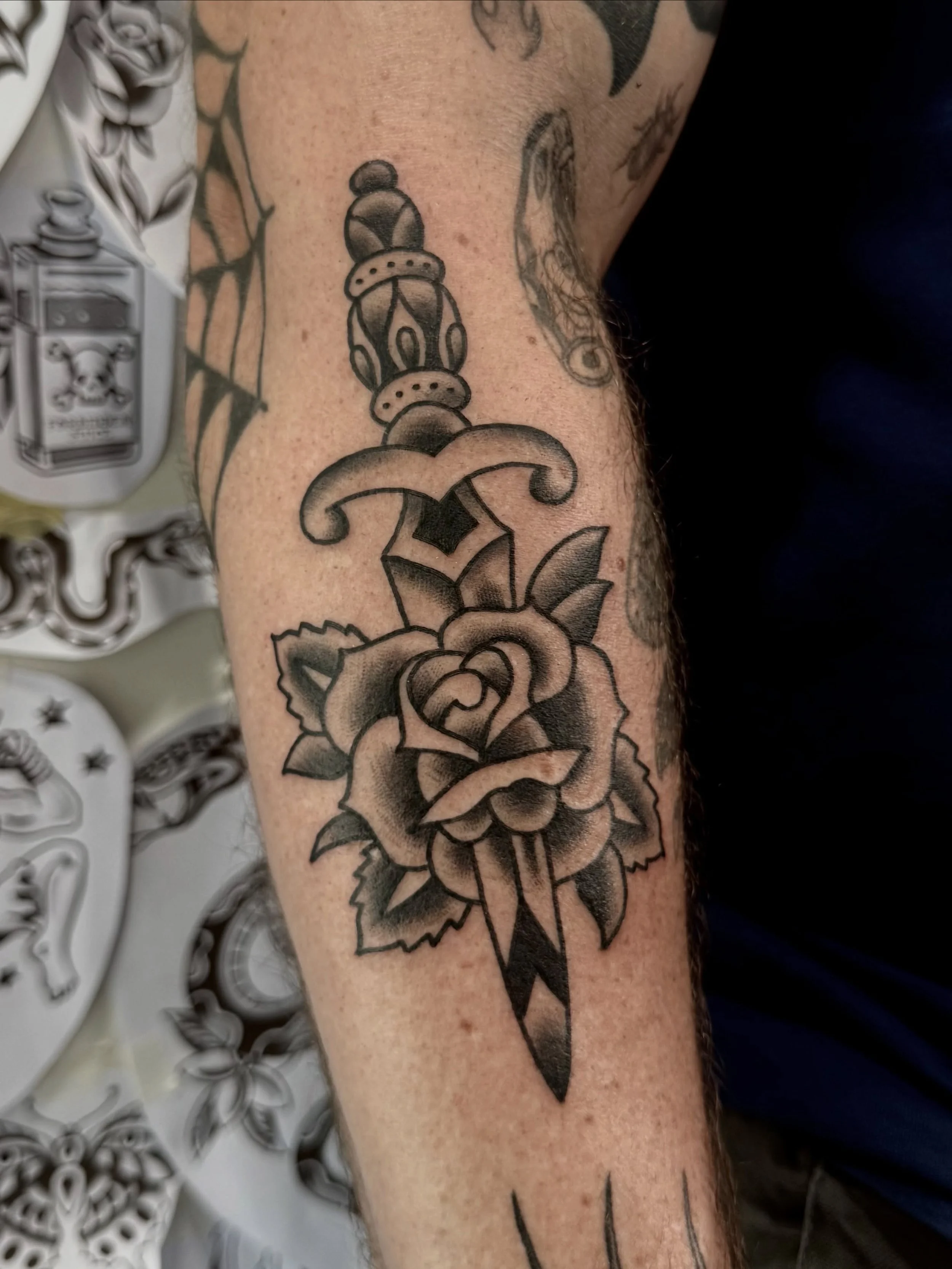 Here&rsquo;s one from the start of this year 🗡️

#sunshinecoasttattoo #traditionaltattoo