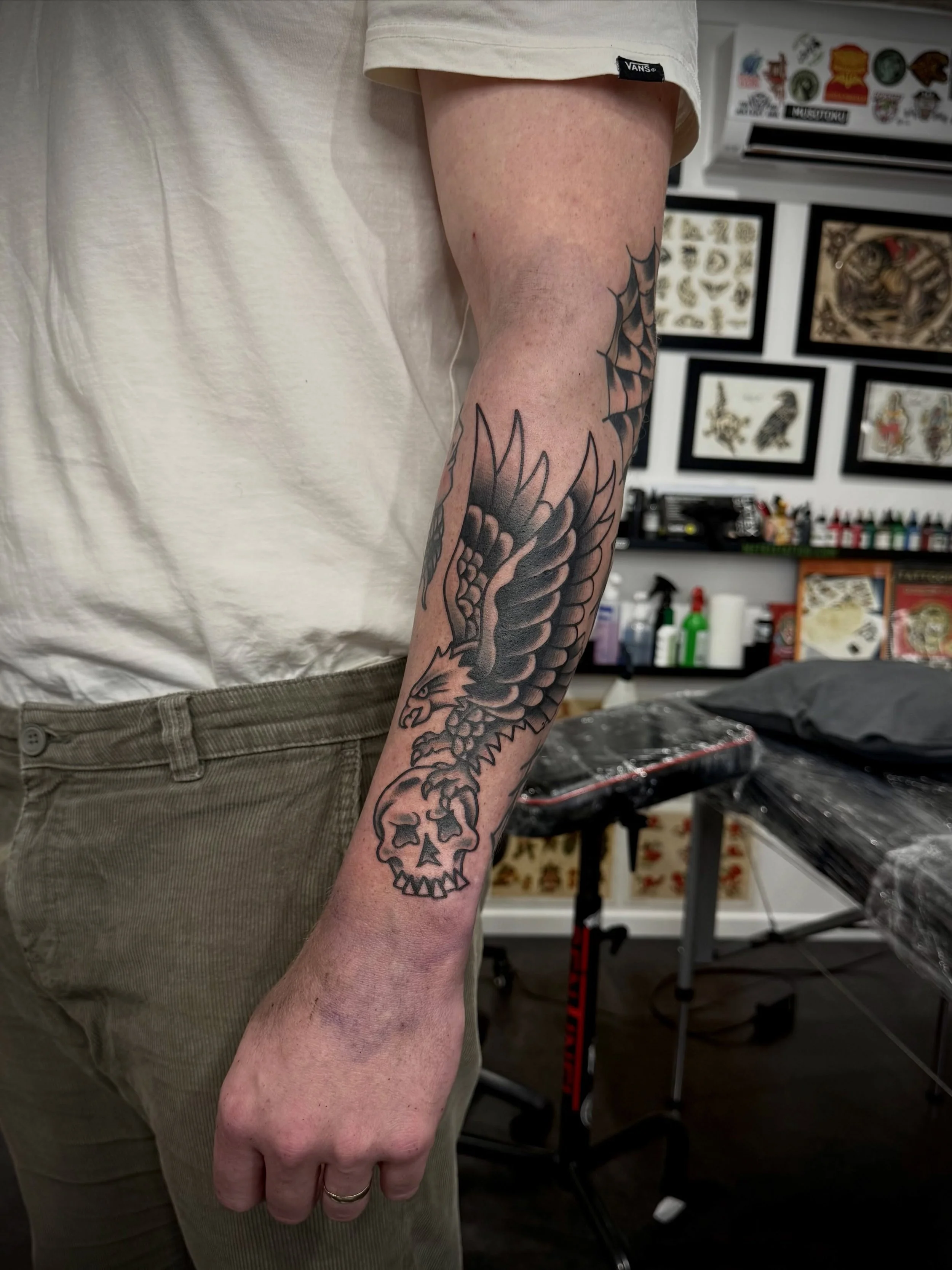 Eagle, skull and nails made in a half day booking. Healed web by me 🕸️

#sunshinecoasttattoo #traditionaltattoo #tattoo #eagletattoo #classictattoo