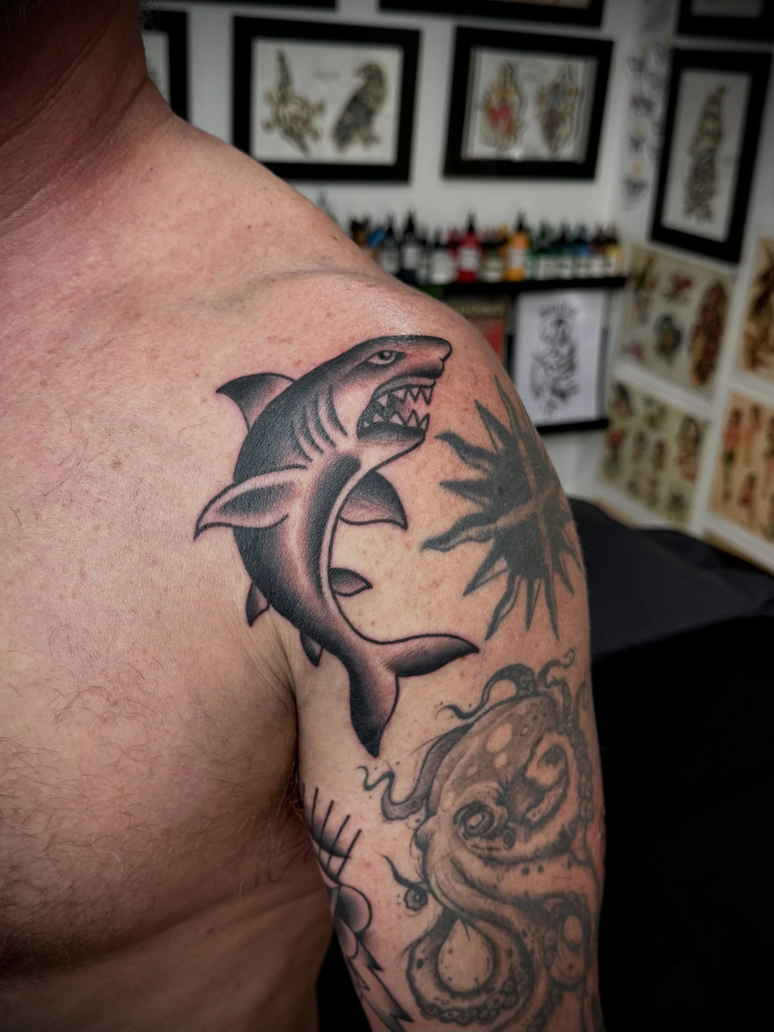 Coupla fun ones made recently 🦈
Currently taking bookings for September 👺

#sunshinecoasttattoo #traditionaltattoo #sharktattoo #arteryink #brisbanetattoo