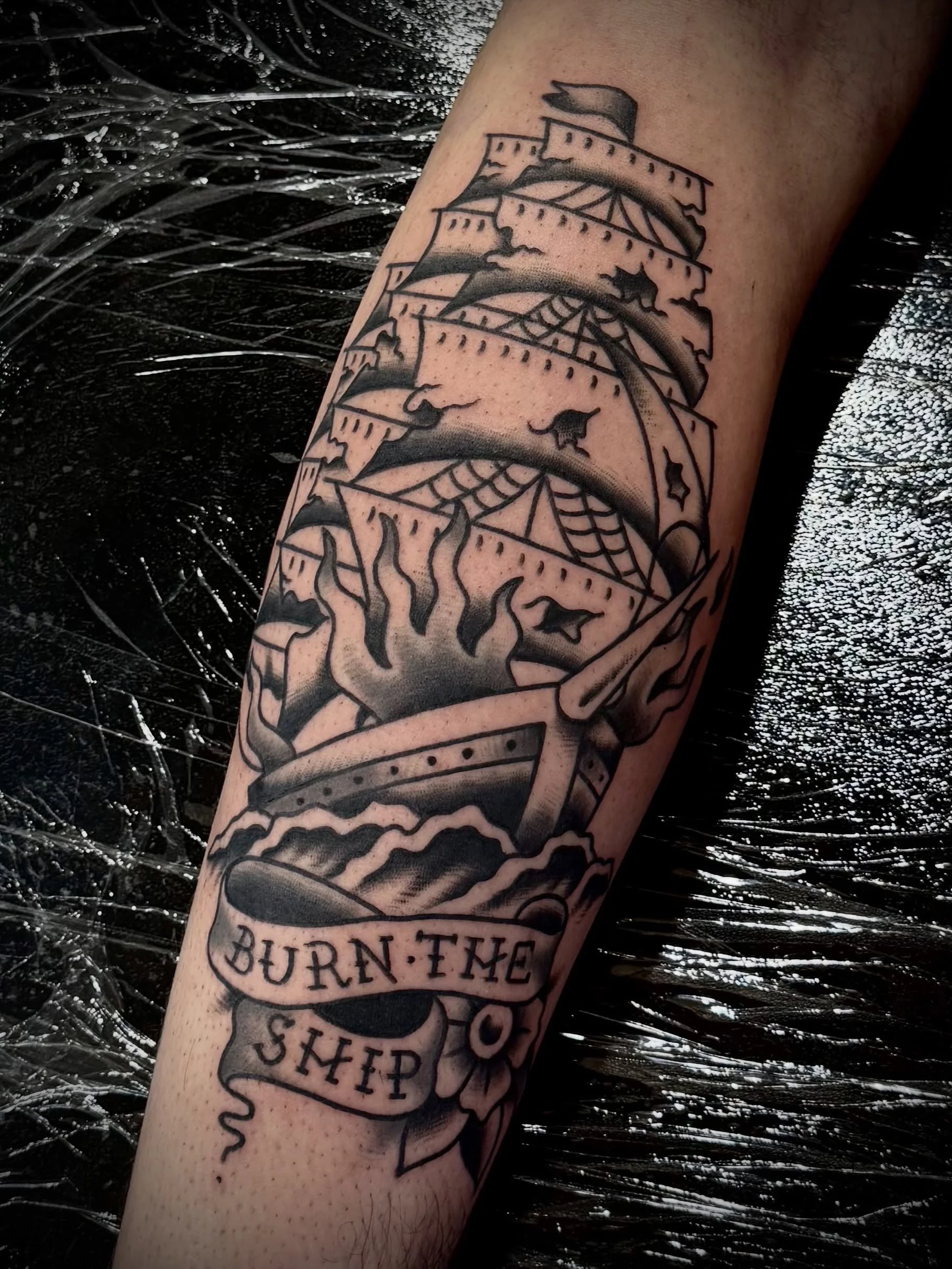 Burn the ship 🔥
Cooked up in a half day session! 

#sunshinecoasttattoo #traditionaltattoo #tattoo #shiptattoo #brisbanetattoo