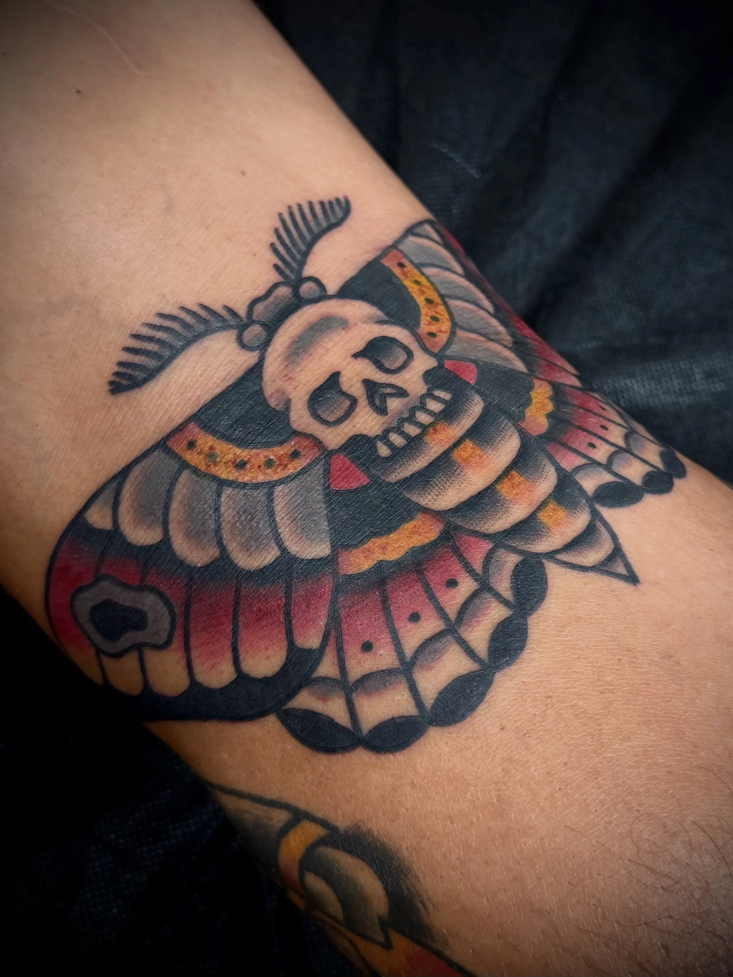 Spicy one over the knee ditch! 

#sunshinecoasttattoo #traditionaltattoo #brisbanetattoo #detahmoth