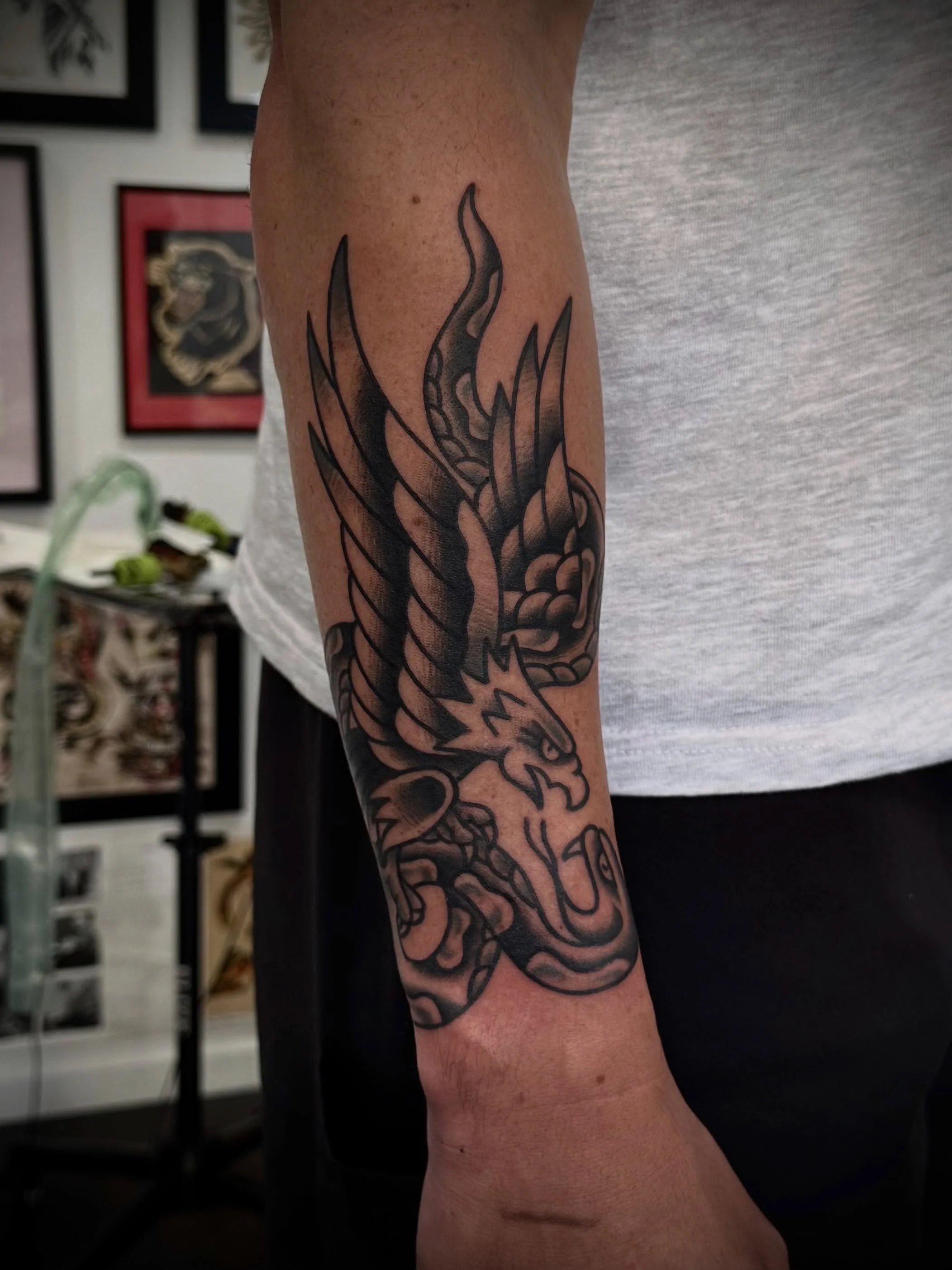 Eagle and snake made last week ⚔️

#sunshinecoasttattoo #traditionaltattoo #eagletattoo #classictattoo #tatty