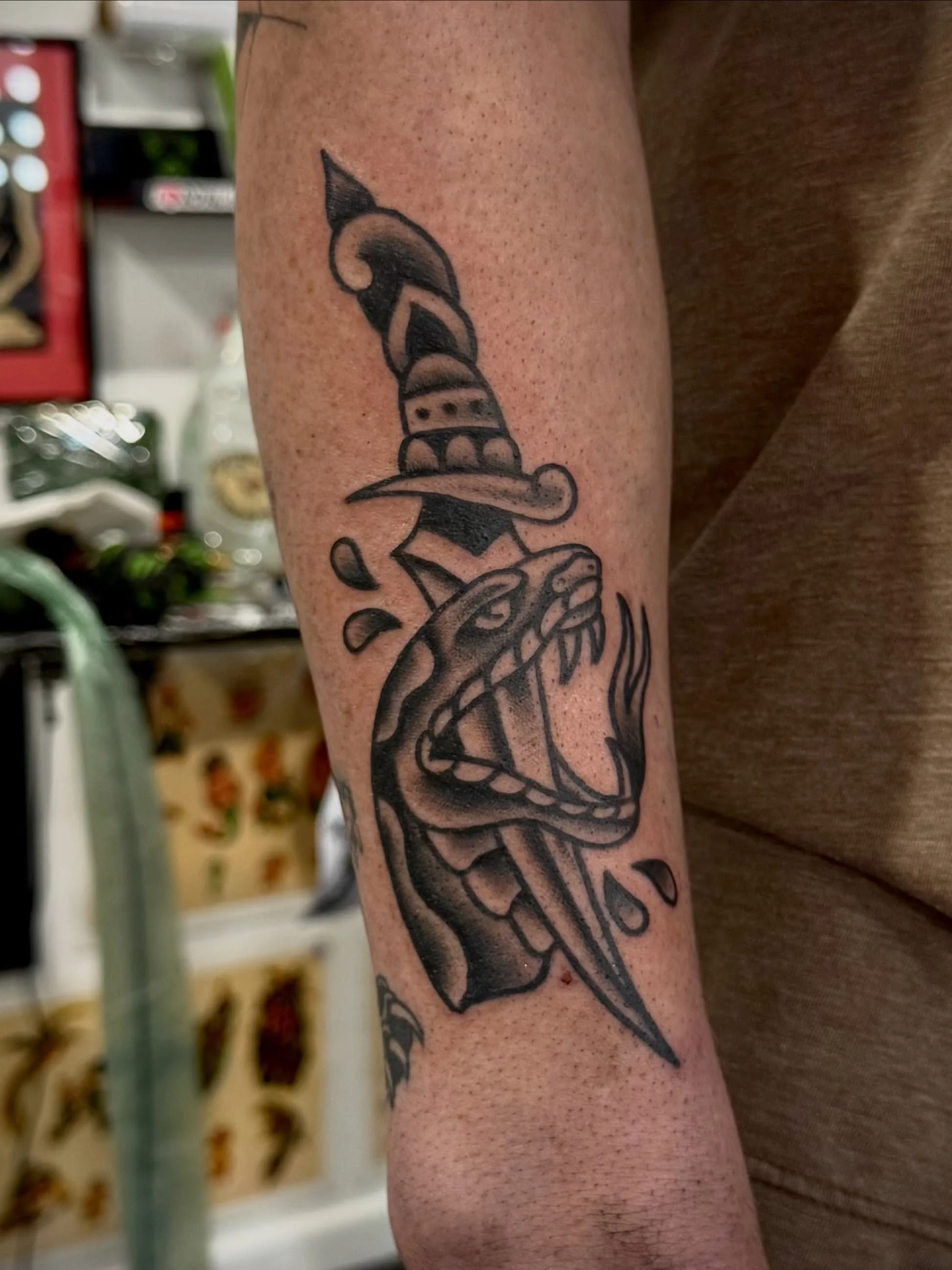So thankful that I get to do this ❤️

I only have a few spots left for the year now in December 🐍

#sunshinecoasttattoo #traditionaltattoo #snaketattoo #forearmtattoo #classictattoo