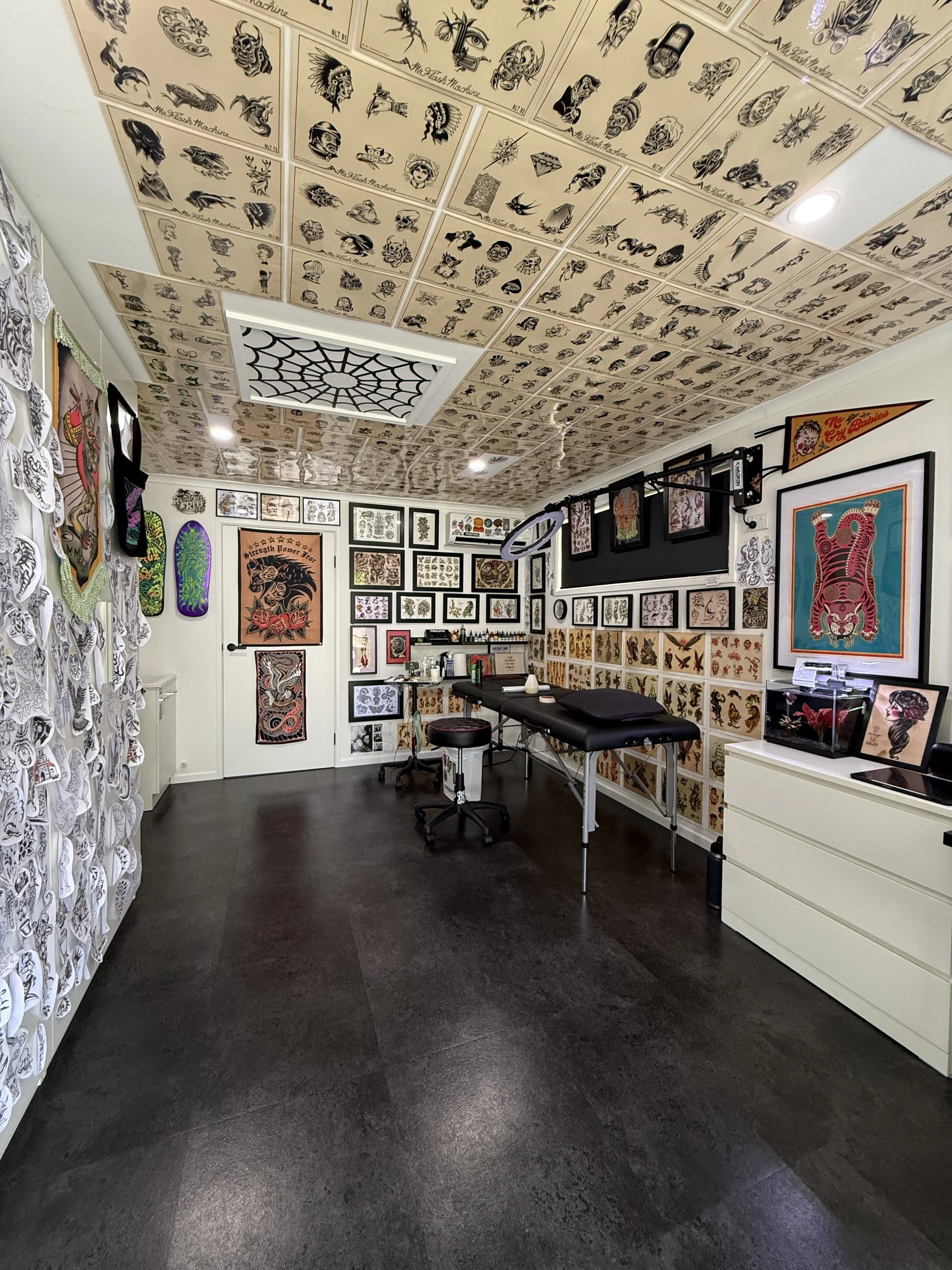 photo of inside the private traditional tattoo studio located in maroochydore with flash on the walls and ceiling