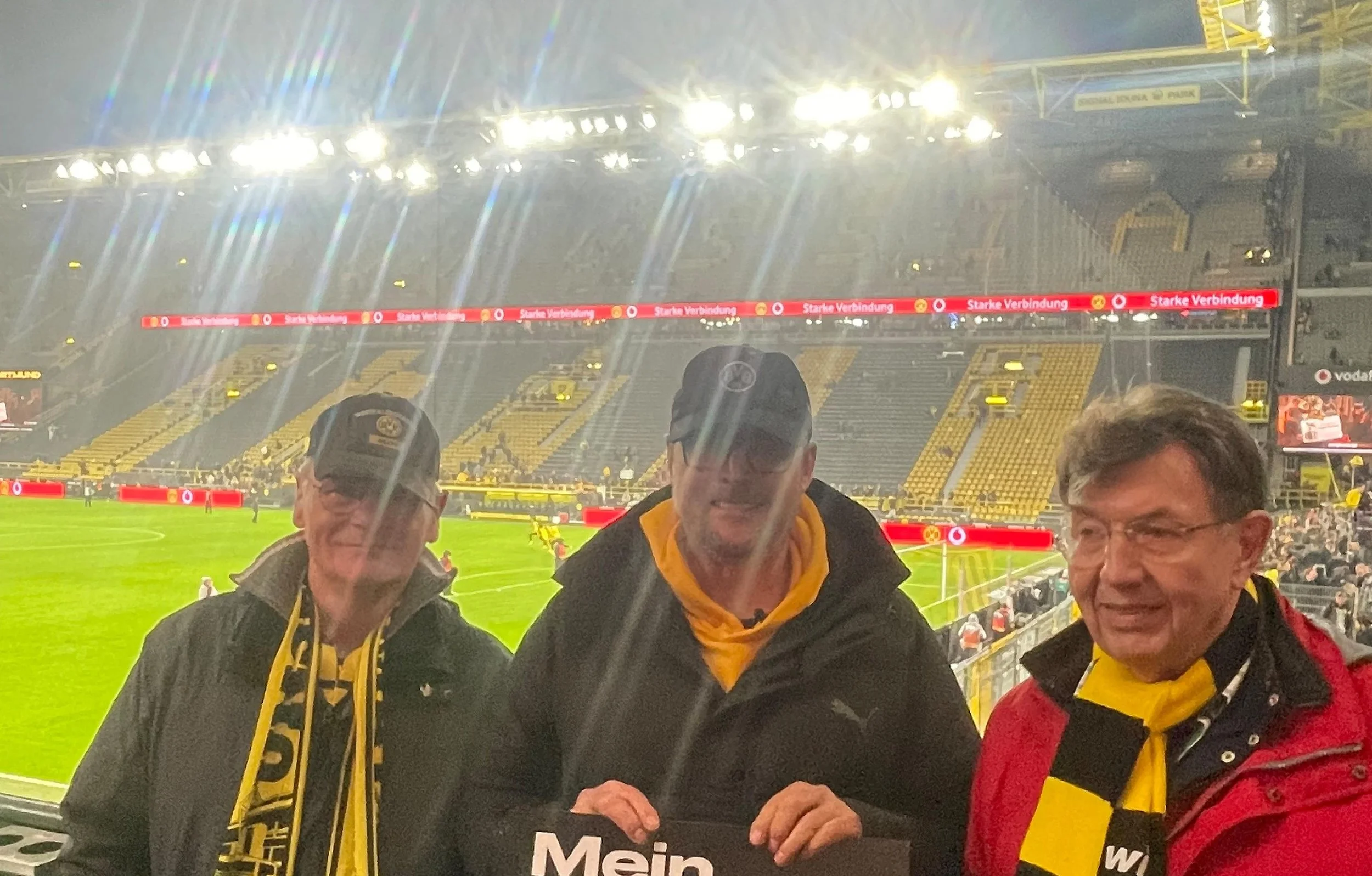  Mein Freund Alfons, Nobby Dickel und ich (v.r.n.l.) nach dem Spiel 