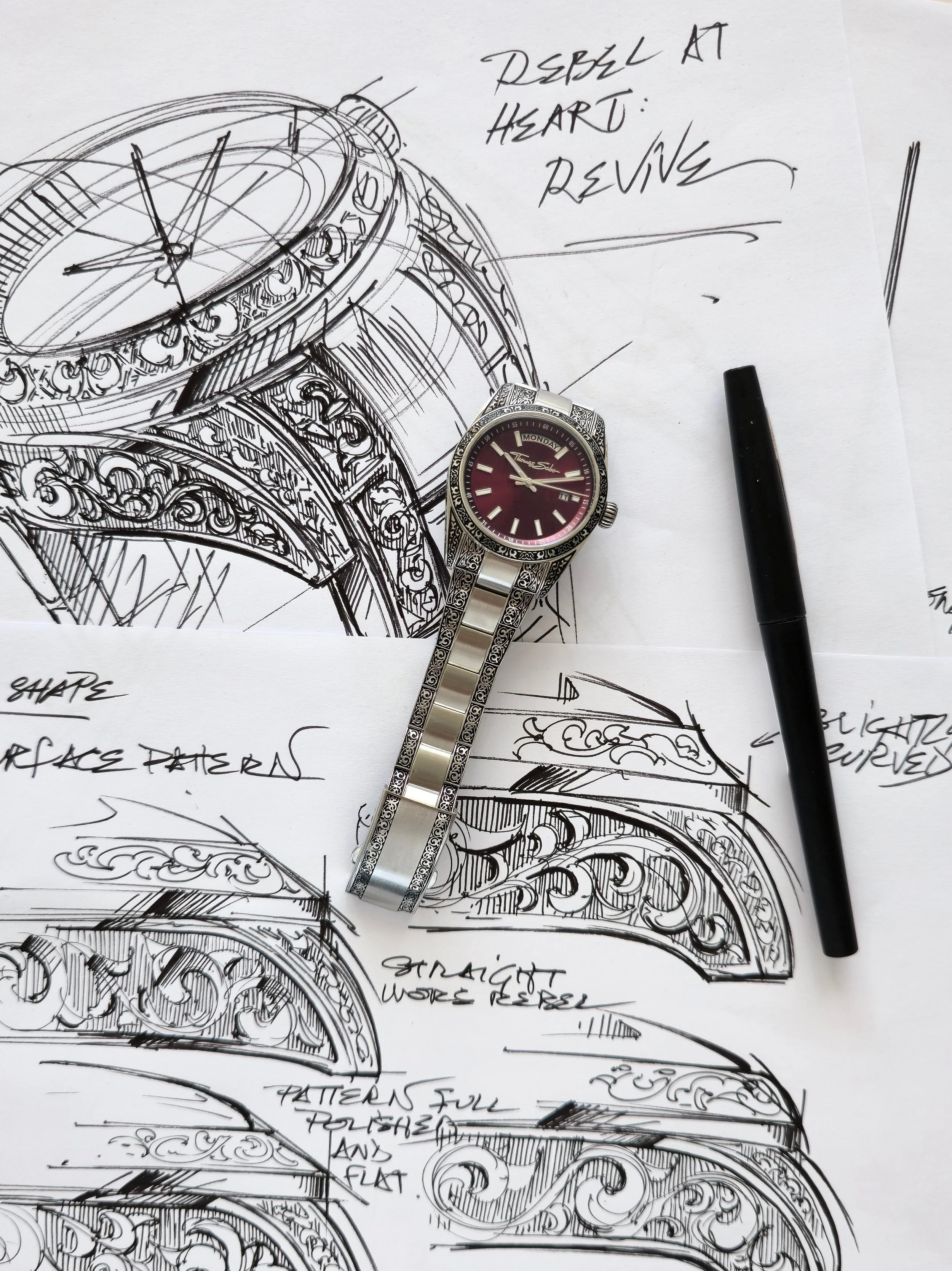 Photo de la montre Revive — détail du boîtier et du bracelet gravés