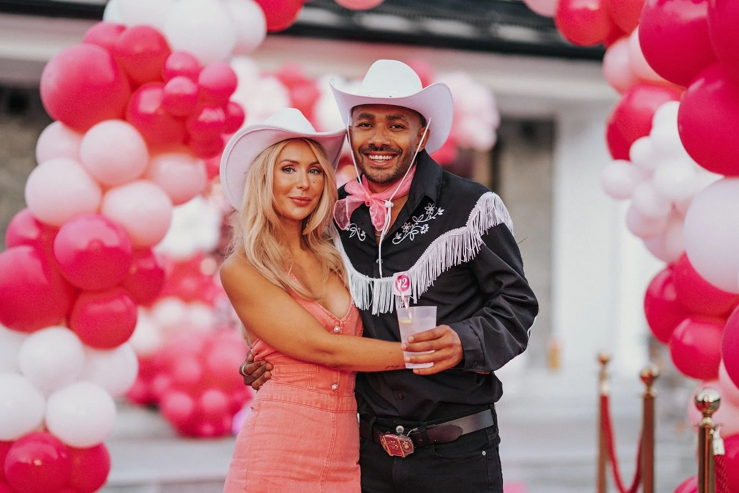 Barbie &amp; Ken 💗💍

Fr&aring;n helgens Barbiefest som slutade i en f&ouml;rlovning. Stort grattis till @jeremiasderrick och @sofie.mariaolsson ✨