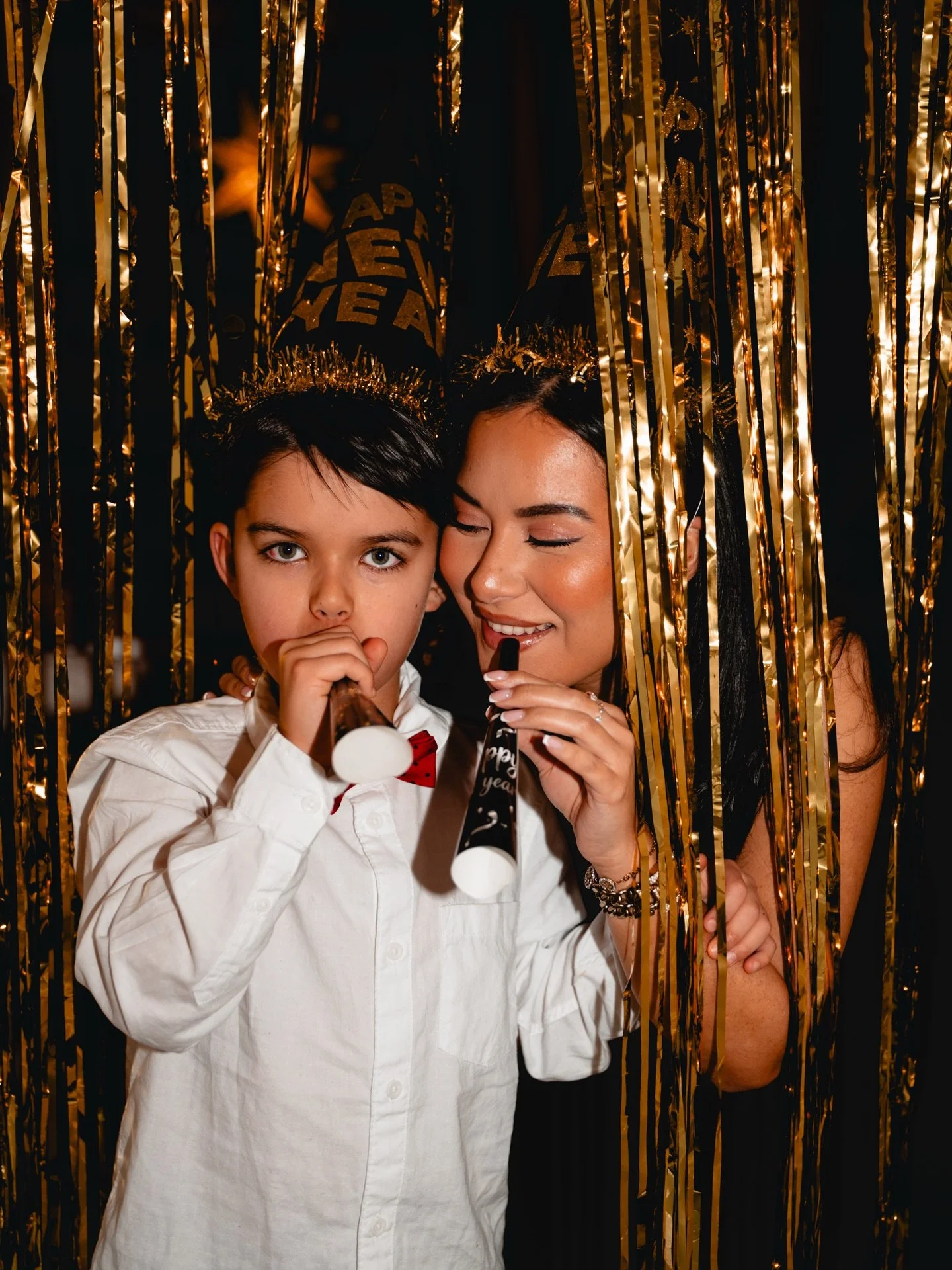 Jag och min son &ouml;nskar er alla ett riktigt gott nytt &aring;r!🤎✨ L&aring;t 2026 best&aring; av mycket k&auml;rlek, god h&auml;lsa och framg&aring;ng🙏🏽 / Nicci