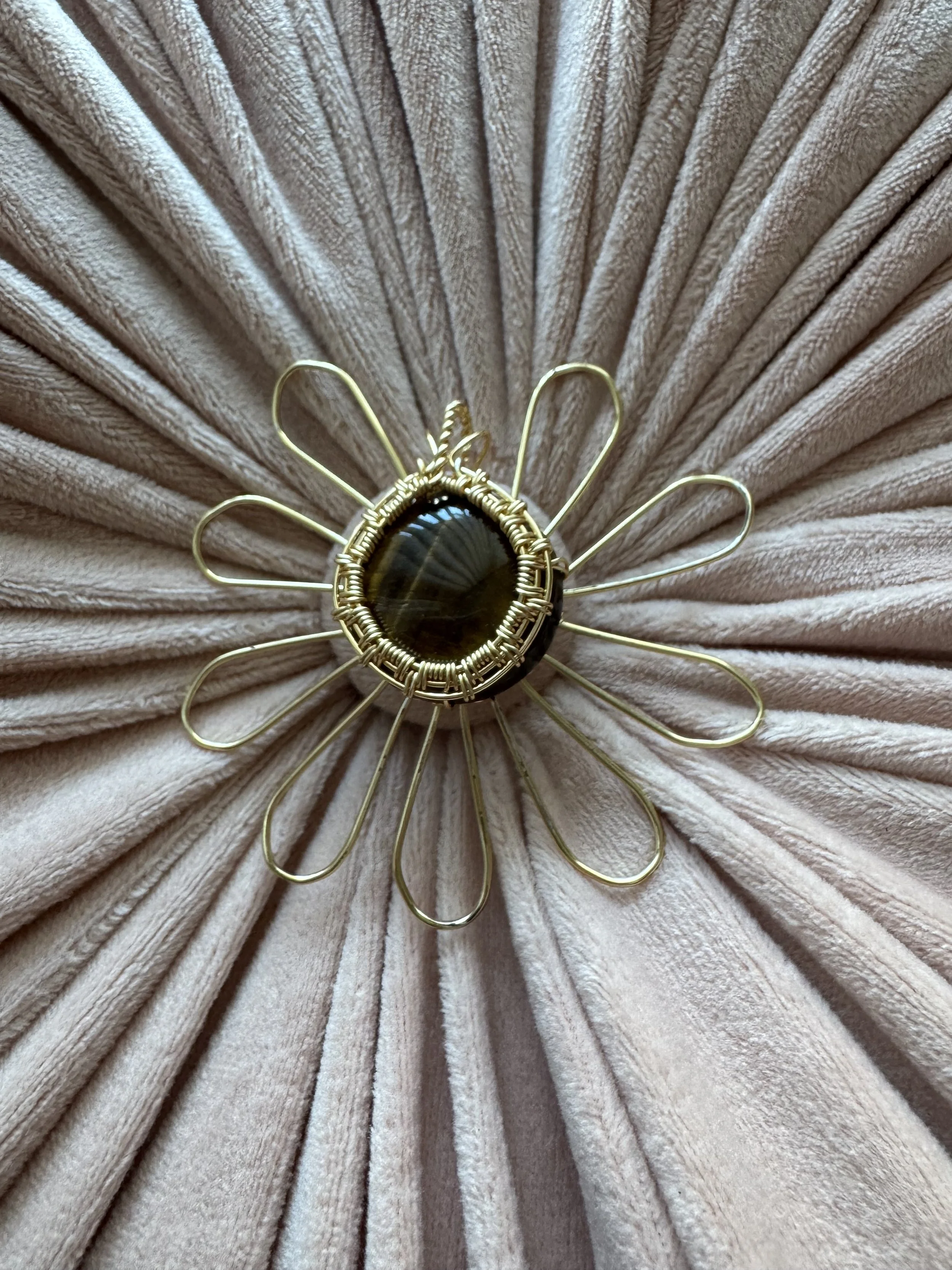 Daisy : Tiger's Eye in Gold