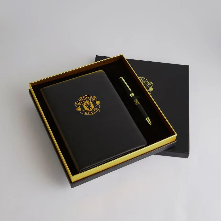 Manchester United Notebook and Pen Gift Box Black - £30.00