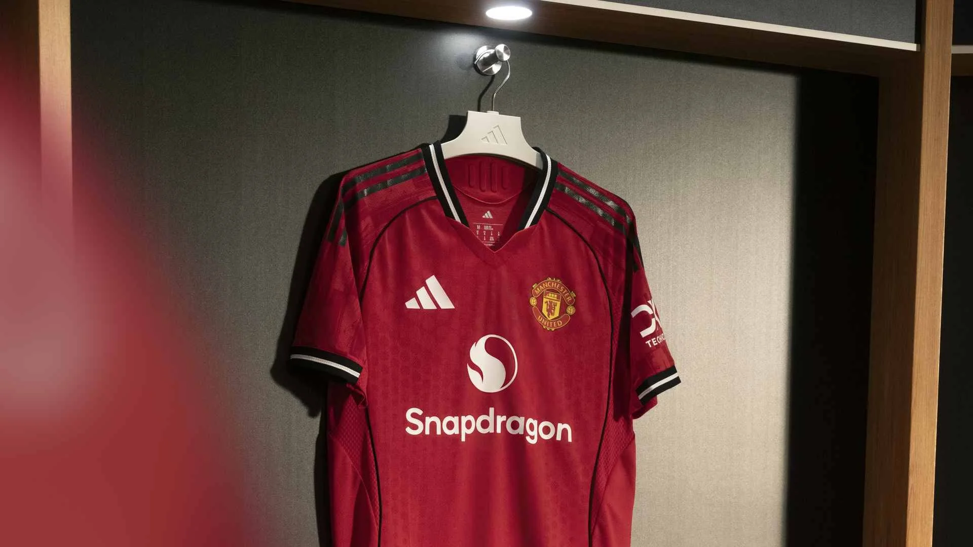 Manchester United 2025/26 Home Kit Review – Worth Buying?