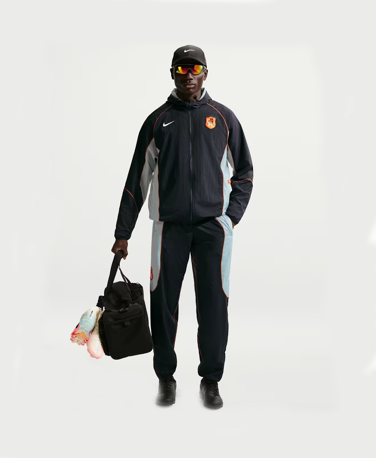 Chelsea F.C. Strike+ SE | Men's Nike Soccer Repel Woven Trousers - £79.99