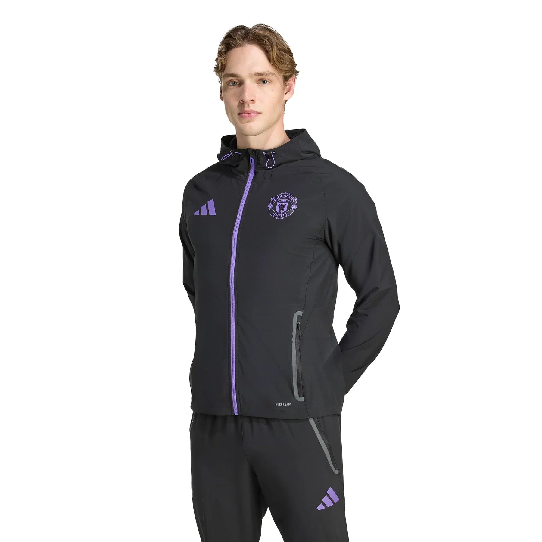 Man Utd 25/26 Football Travel Jacket - £80.00