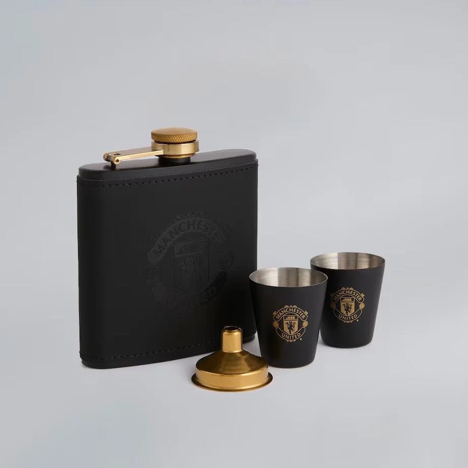 Manchester United Hipflask Gift Box Black - £25.00
