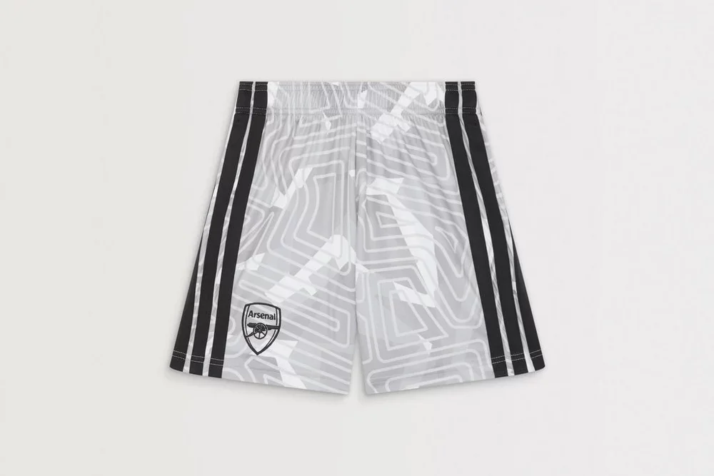 Arsenal adidas Kids 26/27 Home Goalkeeper Shorts
 £30.00 