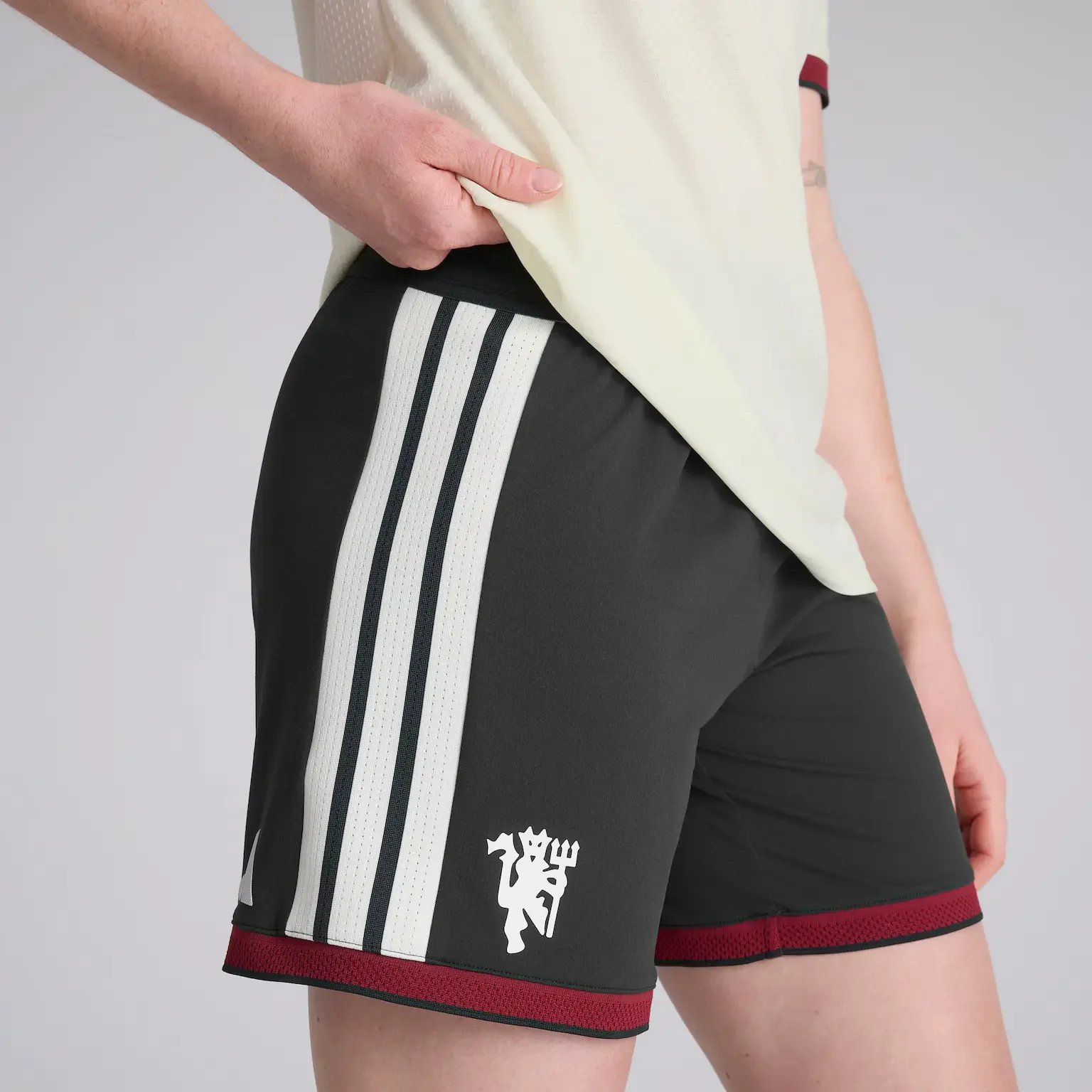 Manchester United 26/27 Third Authentic Shorts Cream Womens
 £45.00 