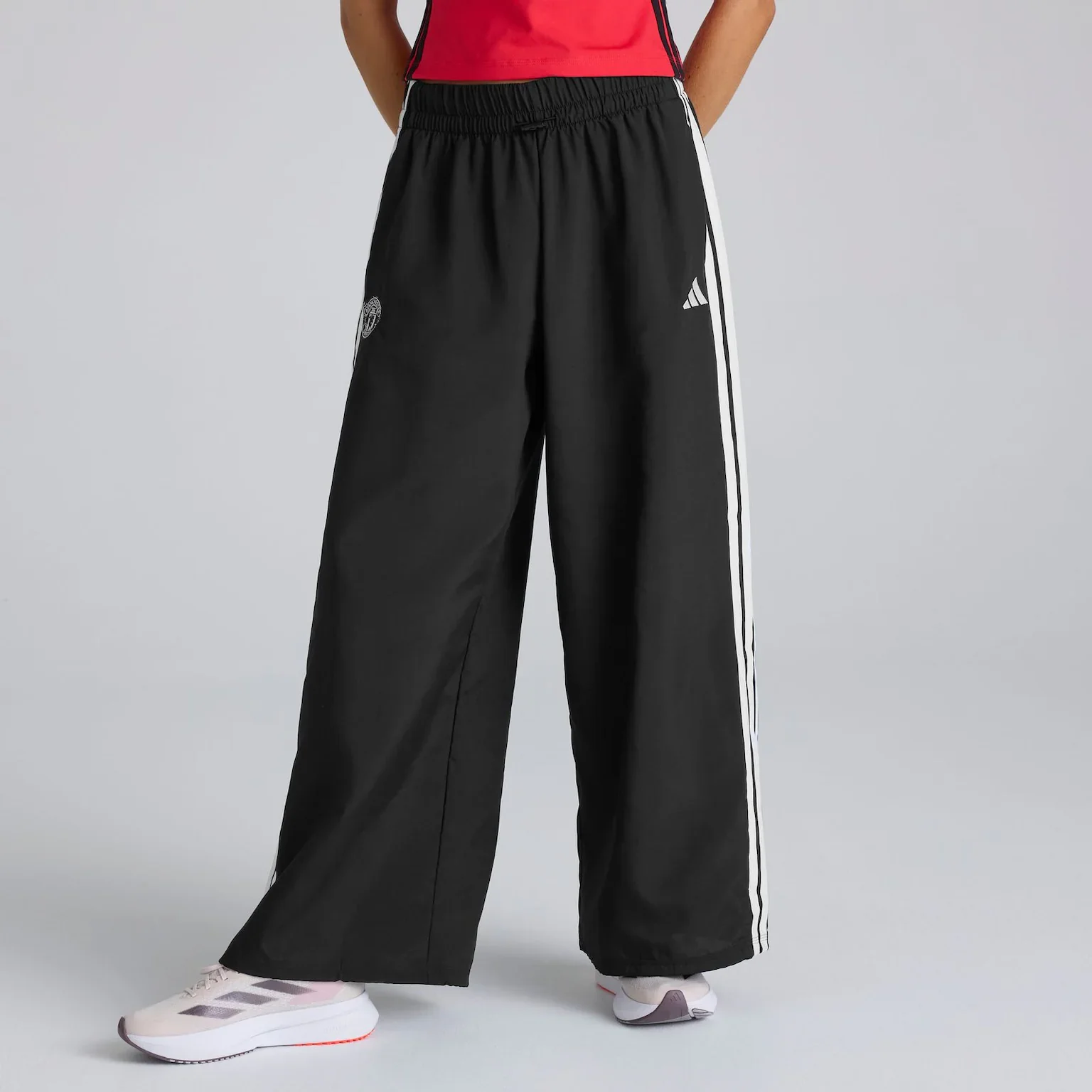 Manchester United x adidas Womens Essentials 3-Stripes Parachute Pants Black - £43.00