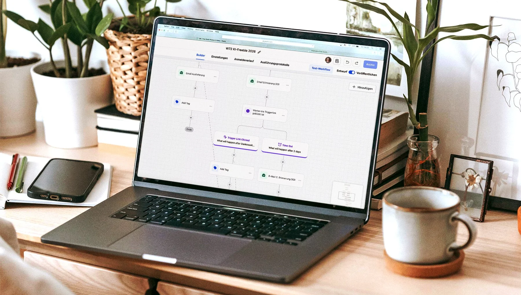 Arbeitsplatz Selbststaendige mit Darstellung Funnel auf dem Laptop-Bildschirm, Wagner1972