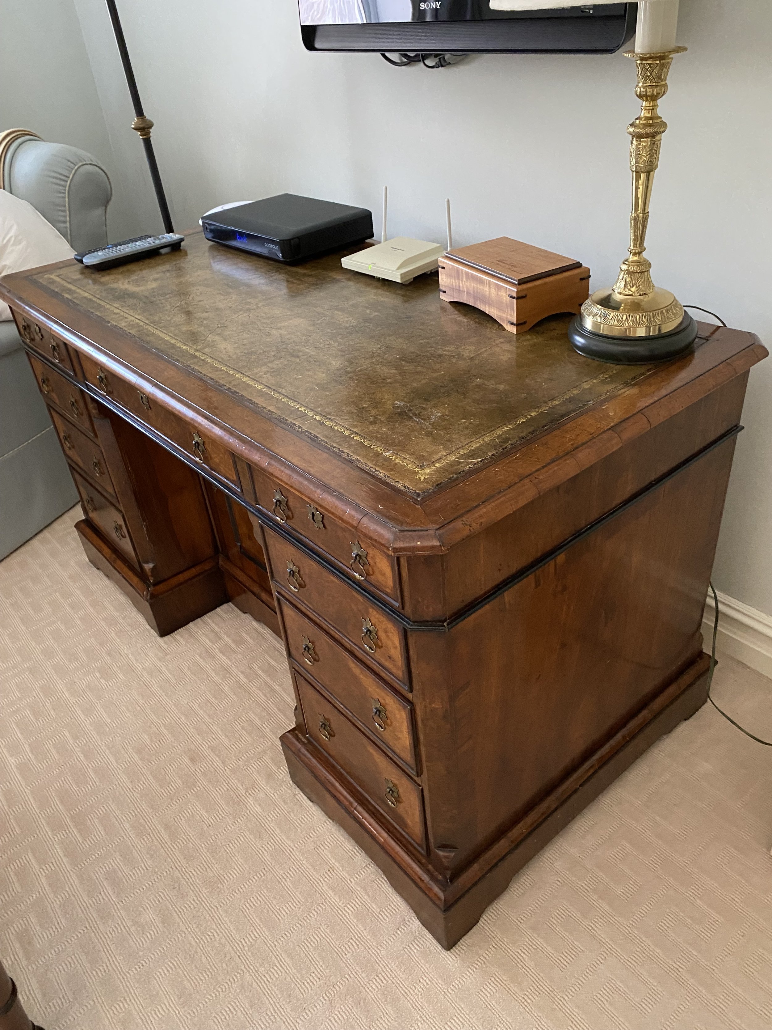 Georgian Mahogany Pedestal Desk, 18th/19th Century (54 x 27 x 29”High)
With Green Tooled Leather Top