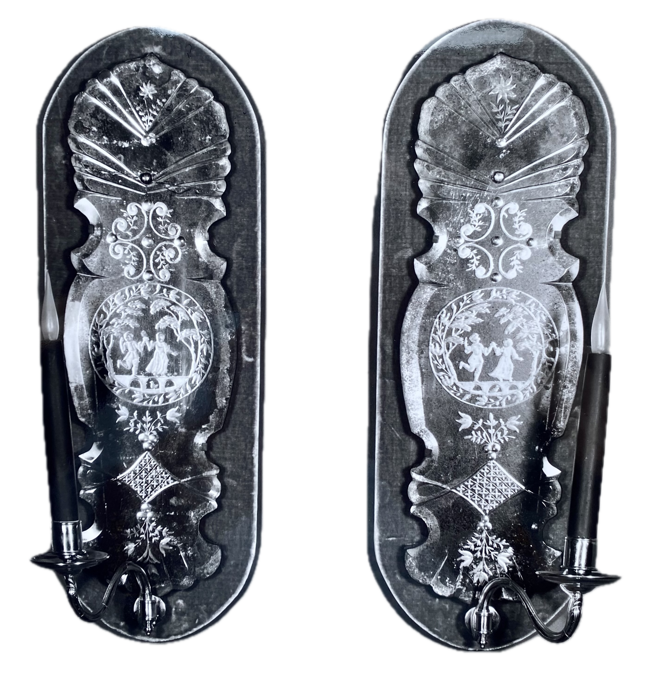 Extremely Important and Very Rare Pair of Queen Anne Wall Sconces, the exceptionally fine beveled glass engraved with children at play in a circle, England, c. 1700. (6.5 inches wide x 20 inches tall) Provenance: Mallett, London