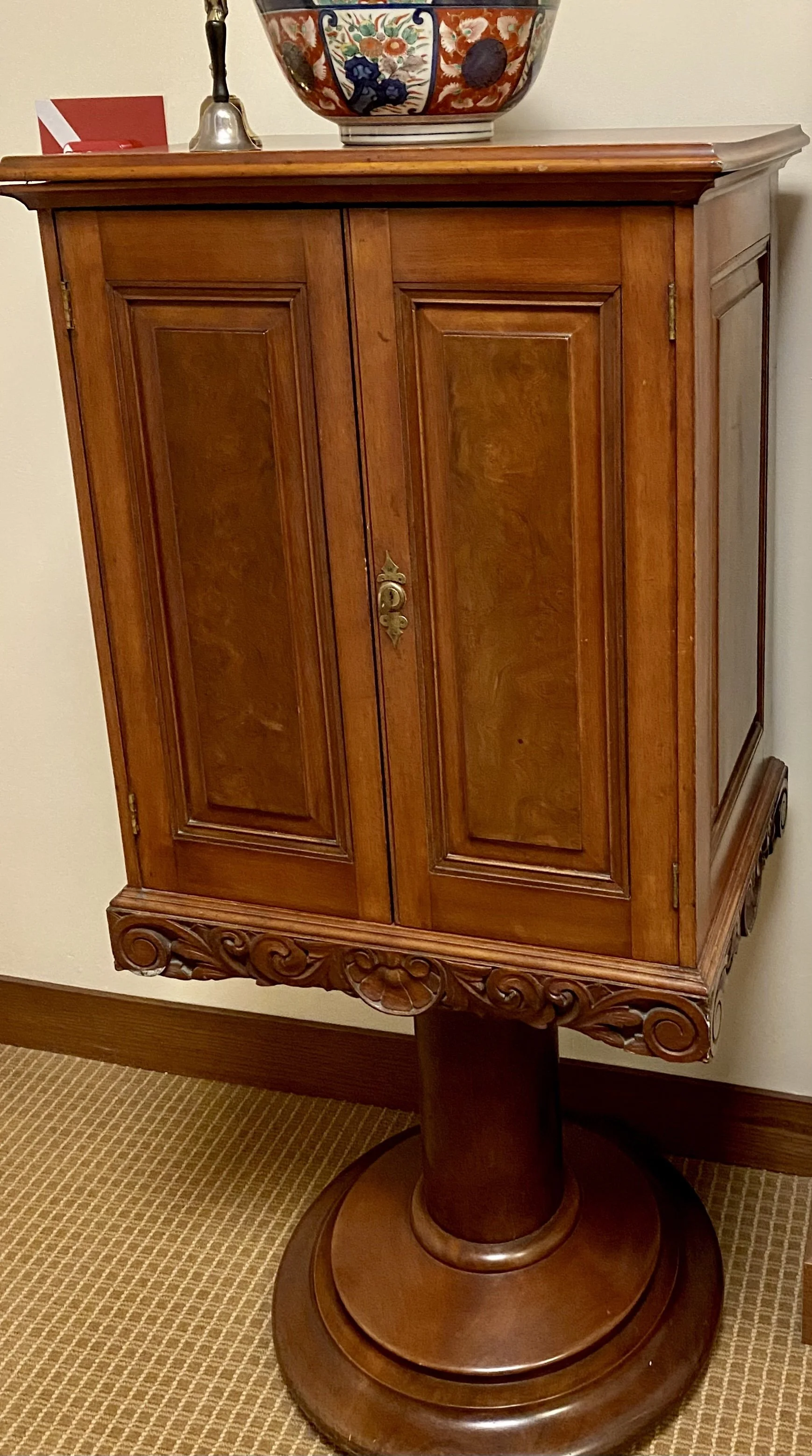 Fine Victorian Carved Walnut Cigar Humidor on Stand, 2nd half 19th Century
Size: 50 inches tall x 24 inches wide x 18 inches deep
