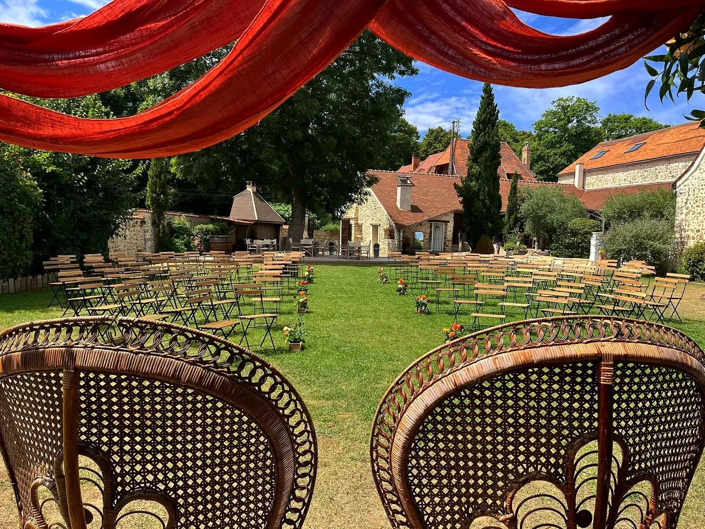 C&eacute;r&eacute;monie la&iuml;que 🌿💍 05 Juillet 2025 #mariage #inspirationmariage #mariage91 #mariage77 #jourjorganisation #mariagesnet #mariage2025 #mariage2026 #decorationmariage #locationdeco #locationdecorationmariage #DEJA