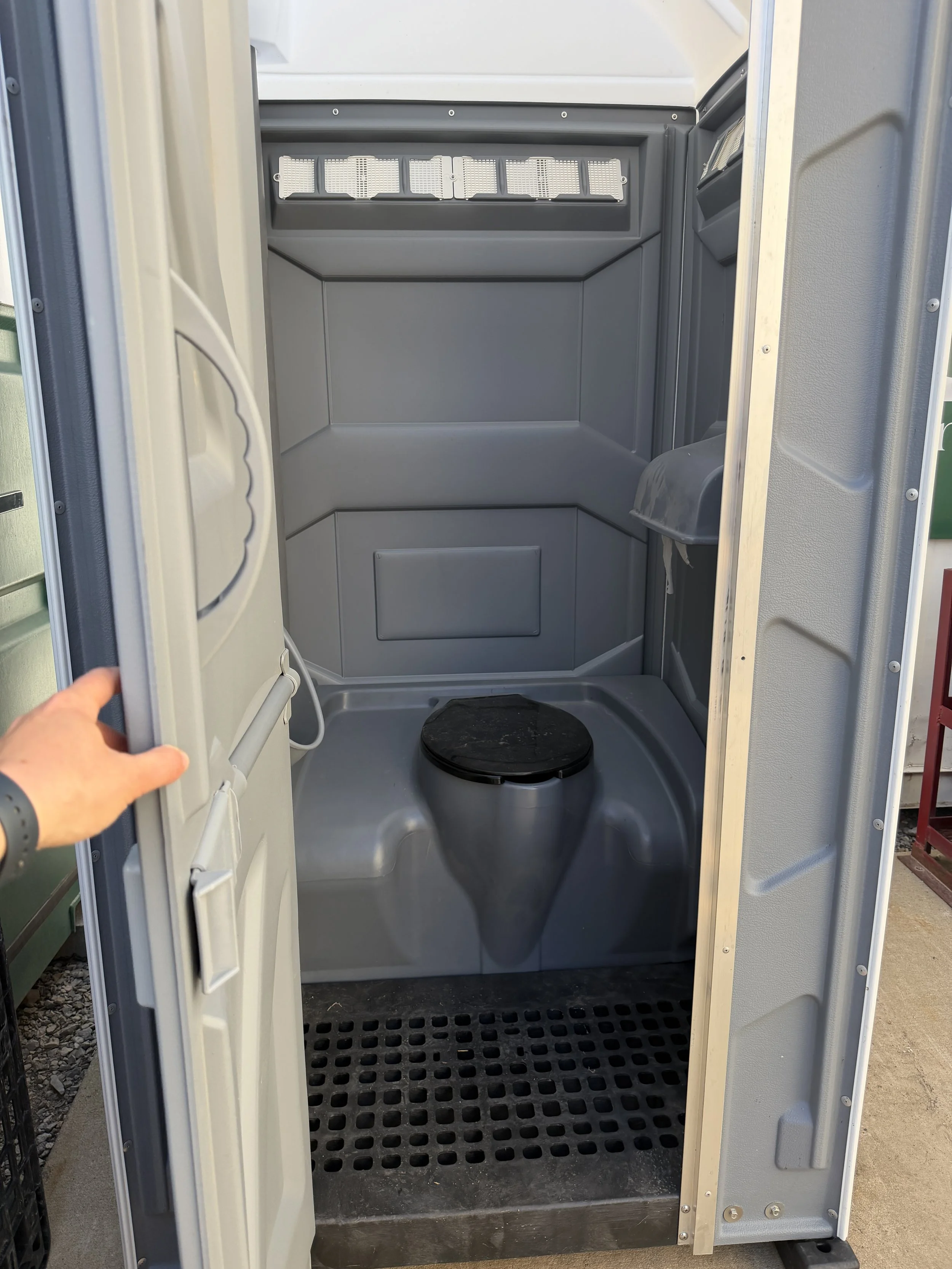 portapotty with grated floor