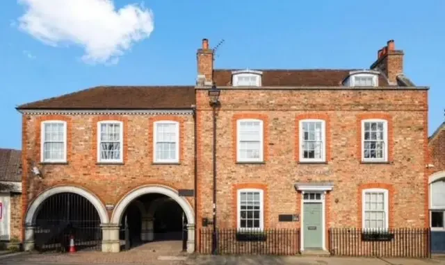 NRQi Studio in Winchmore Hill, North London N21 is located in Devon House.