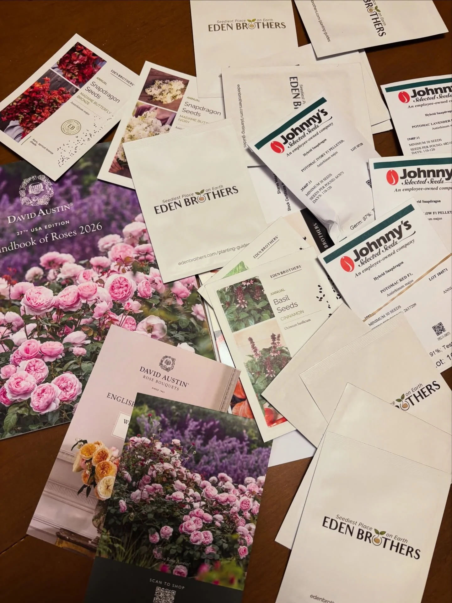 A table covered in seed packets so that summer can be covered in flowers. Cheers 🥂 to tiny beginnings and armfuls of blooms to come. #gracefulgrange