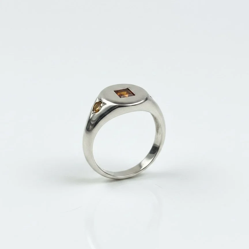 Round signet ring - citrine 2