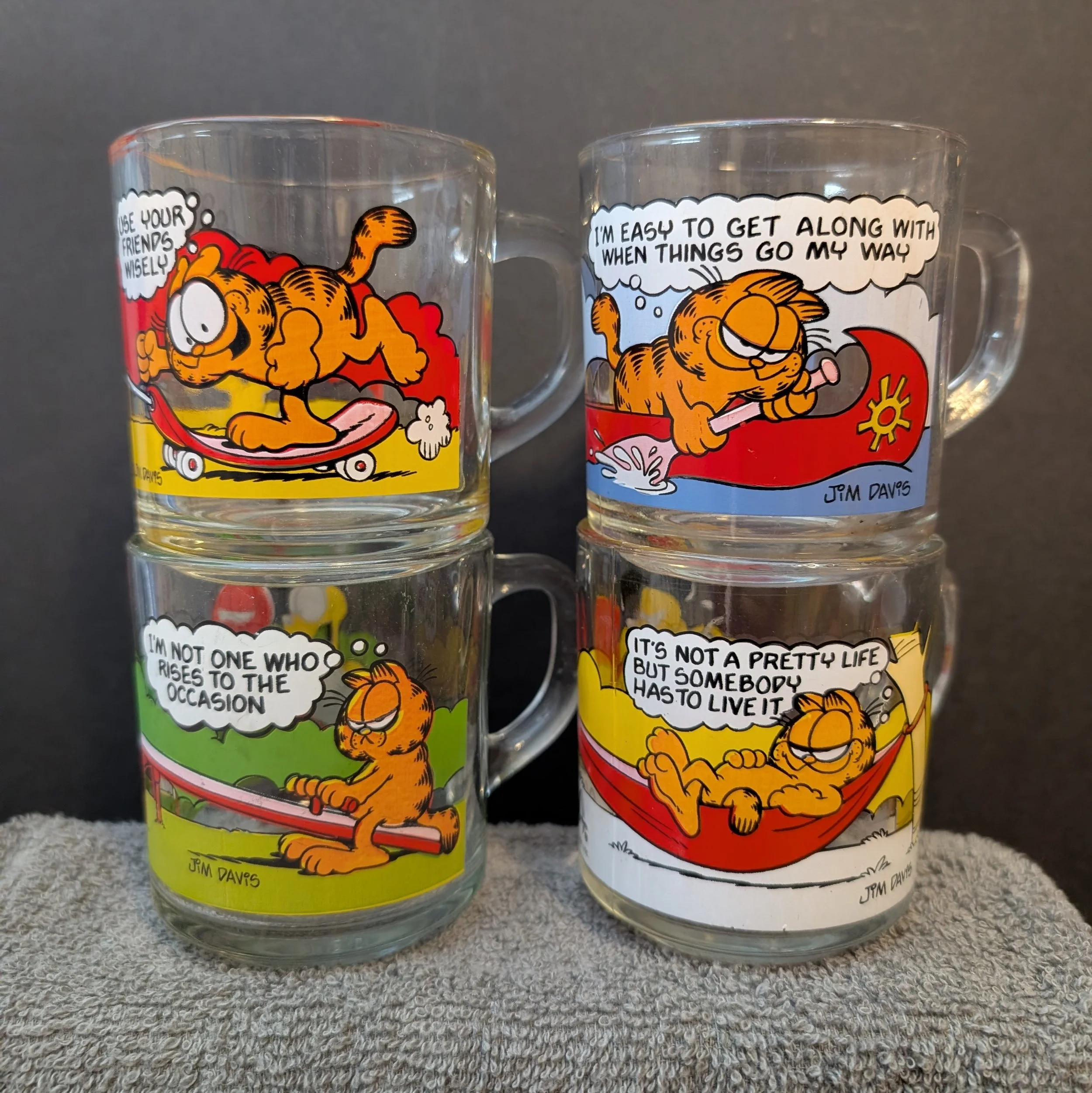 Garfield Mugs (set of 4).jpg