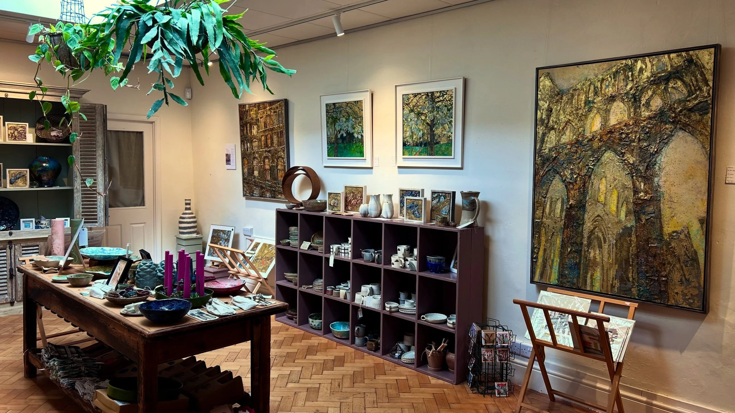 Happy first birthday to @no.2blossomstreet 
And a huge thank you to Jenny for having my work. It is such a welcoming space, full of gorgeous handmade treasures. 

If you are visiting York, don&rsquo;t miss it 😊

#York #OriginalArtForSale #GoldLeafAr